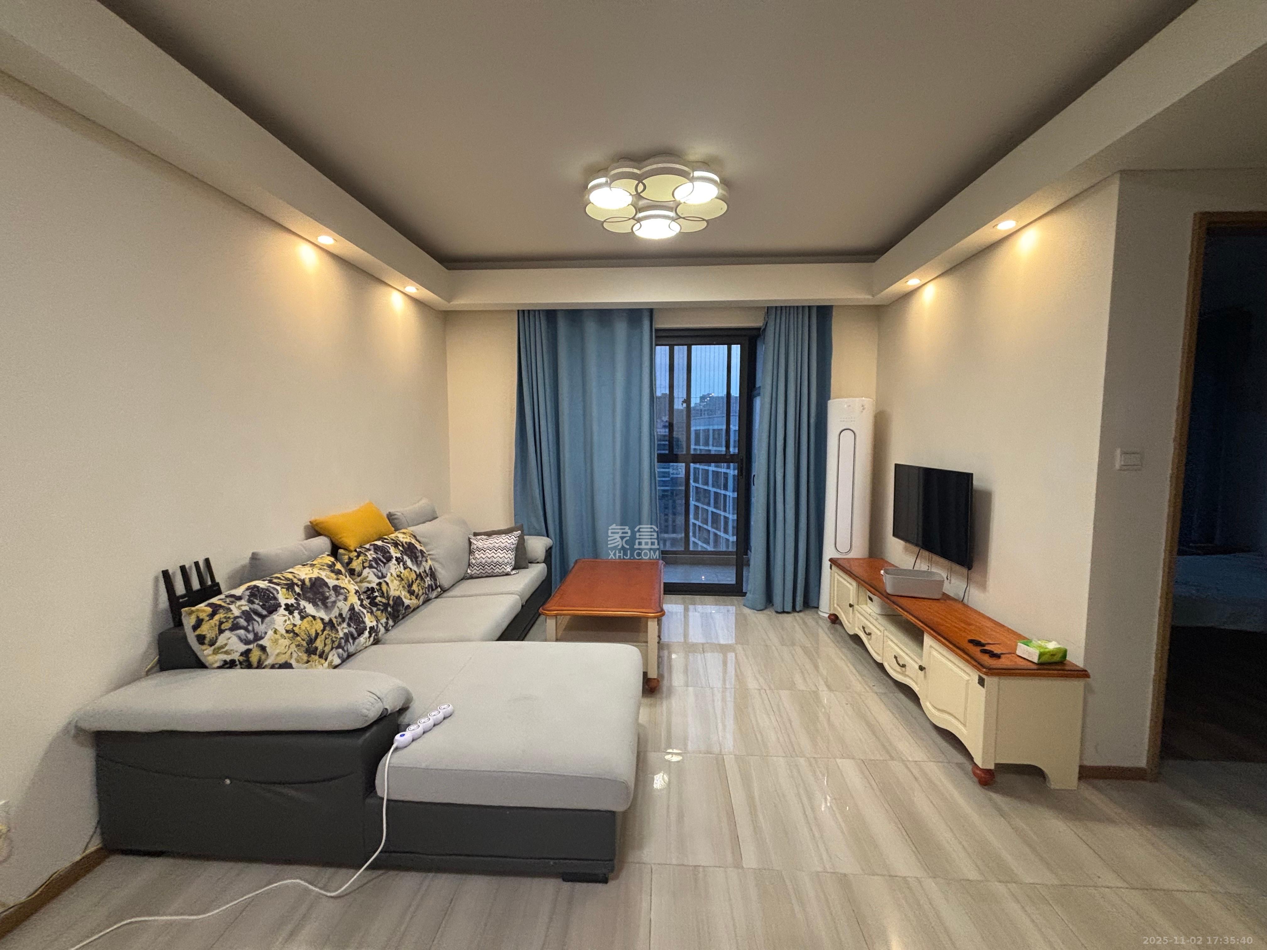 阳光100一期、四五期  3室2厅1卫    2800.0元/月