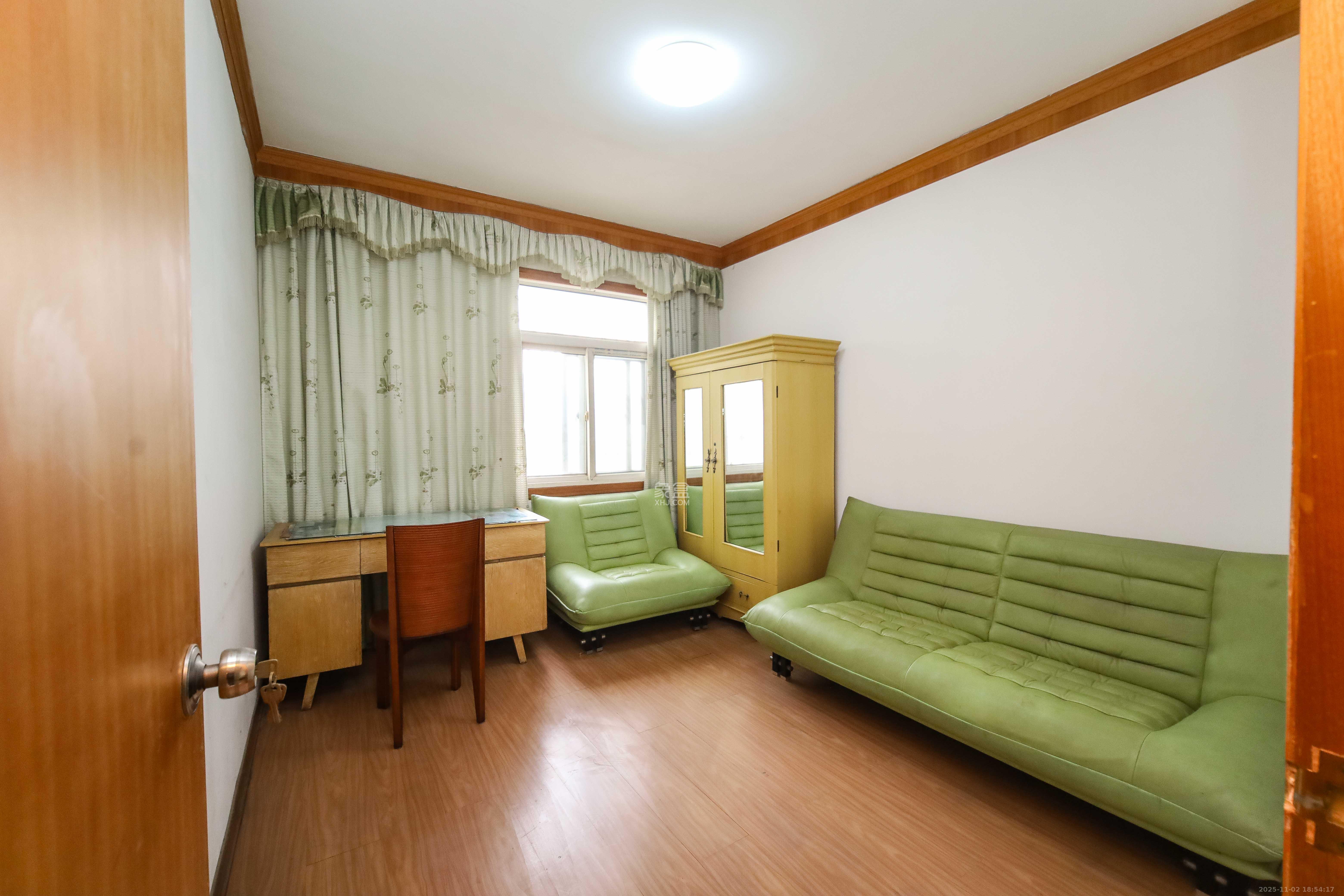 军队星火离退休干部休养所  3室2厅1卫    68.0万卧室