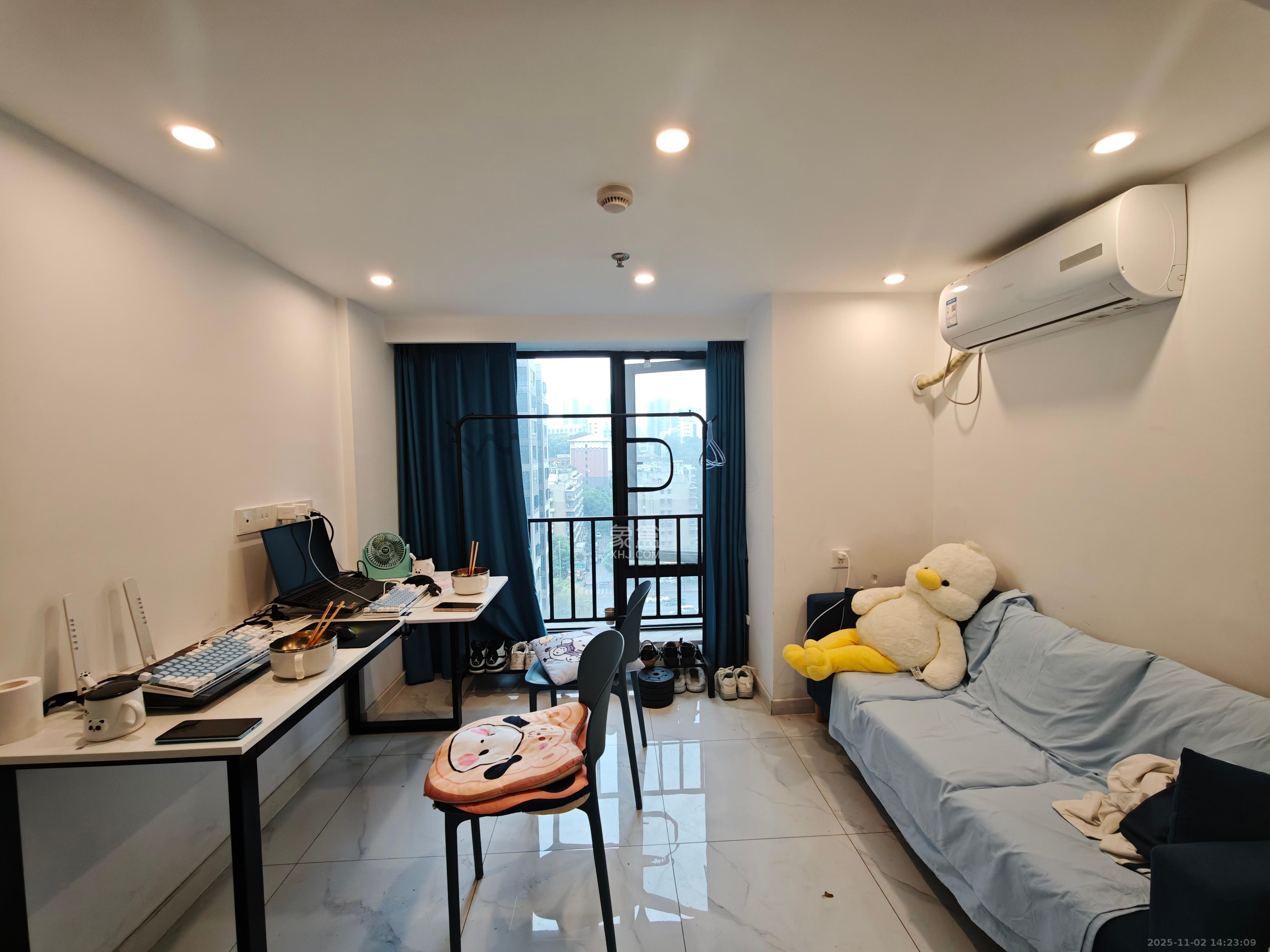 卓越江岸  2室1厅1卫    2500.0元/月室内图