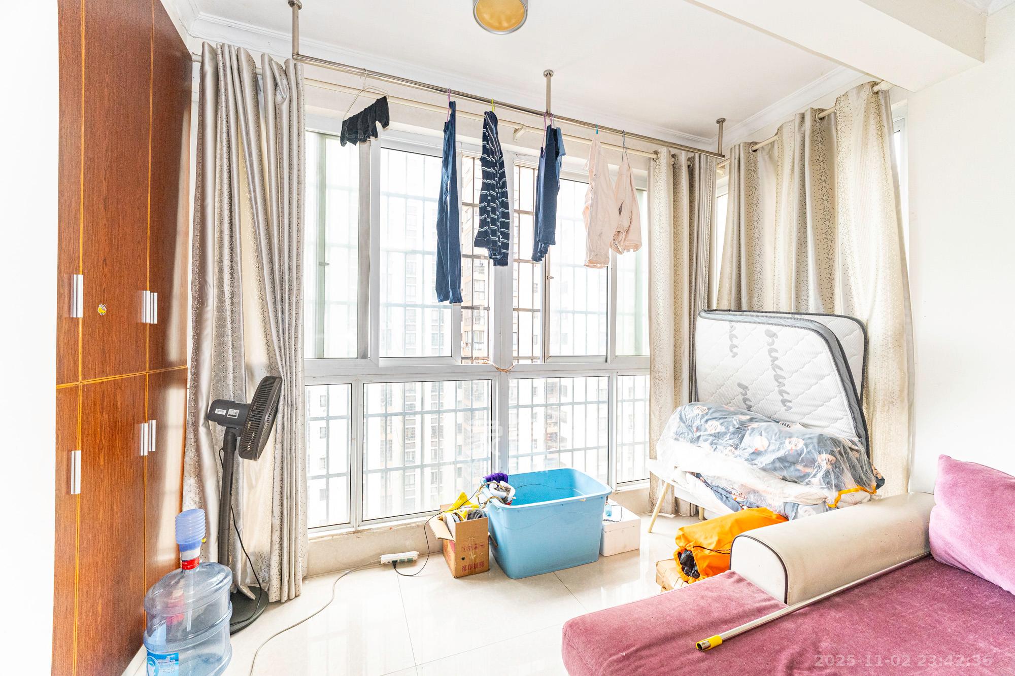 楚天世纪城东苑  1室2厅1卫    48.0万阳台