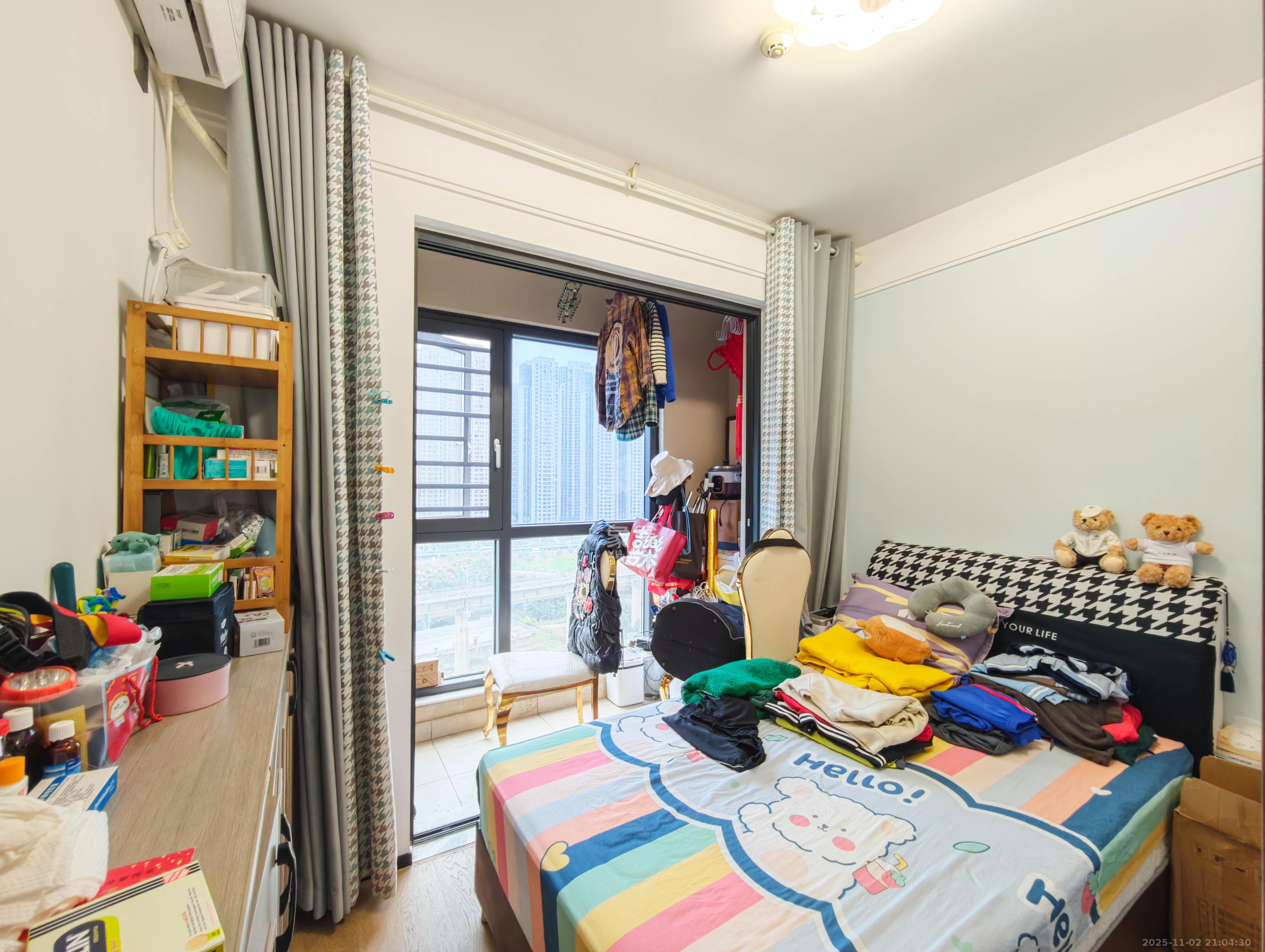 万科魅力之城天阔里  4室2厅2卫    190.0万卧室