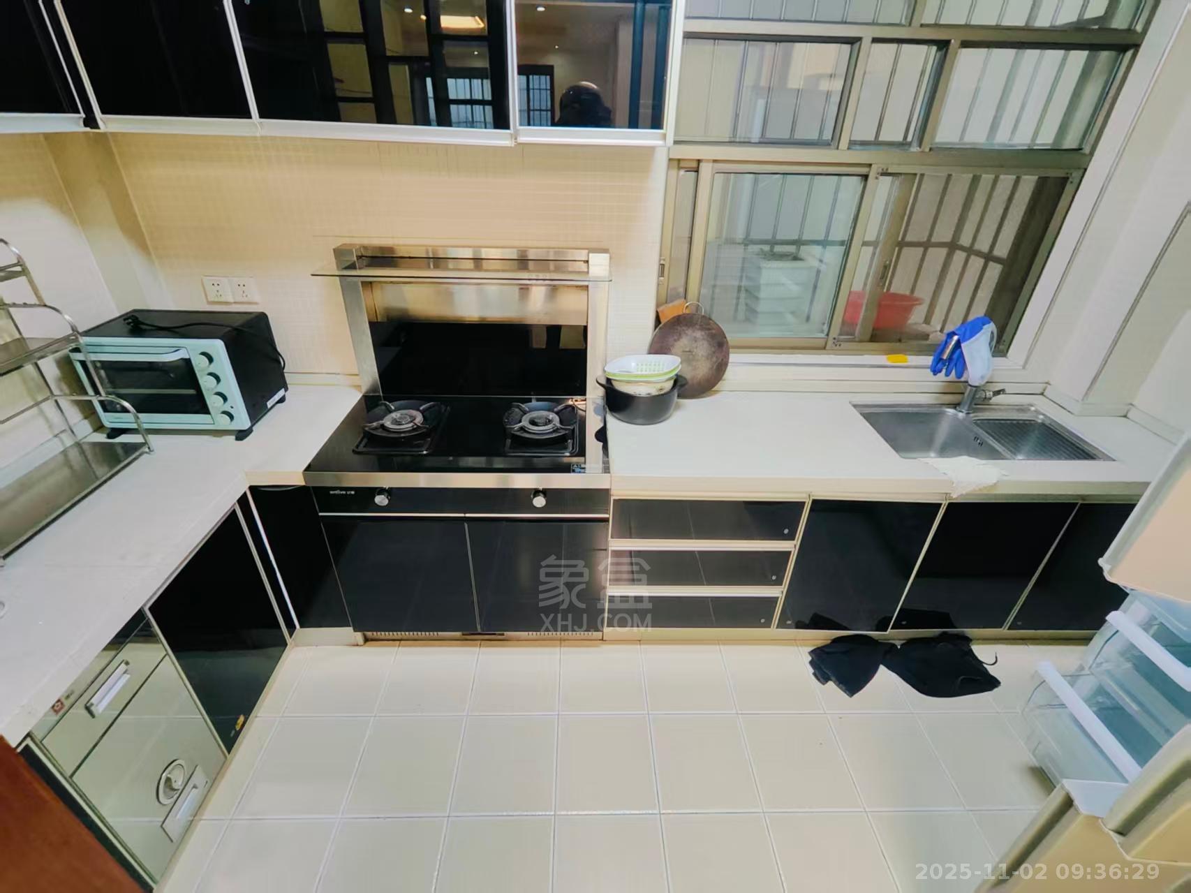 明月湖  3室2厅2卫    1700.0元/月室内图