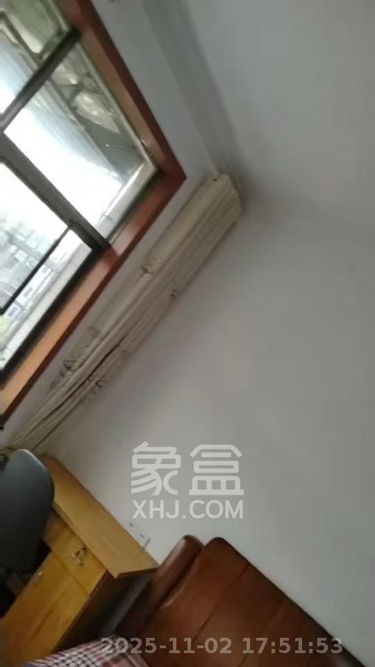 黄鹤小区1片  1室1厅1卫    1100.0元/月 黄鹤小区1片  1室1厅1卫    1100.0元/月室内图