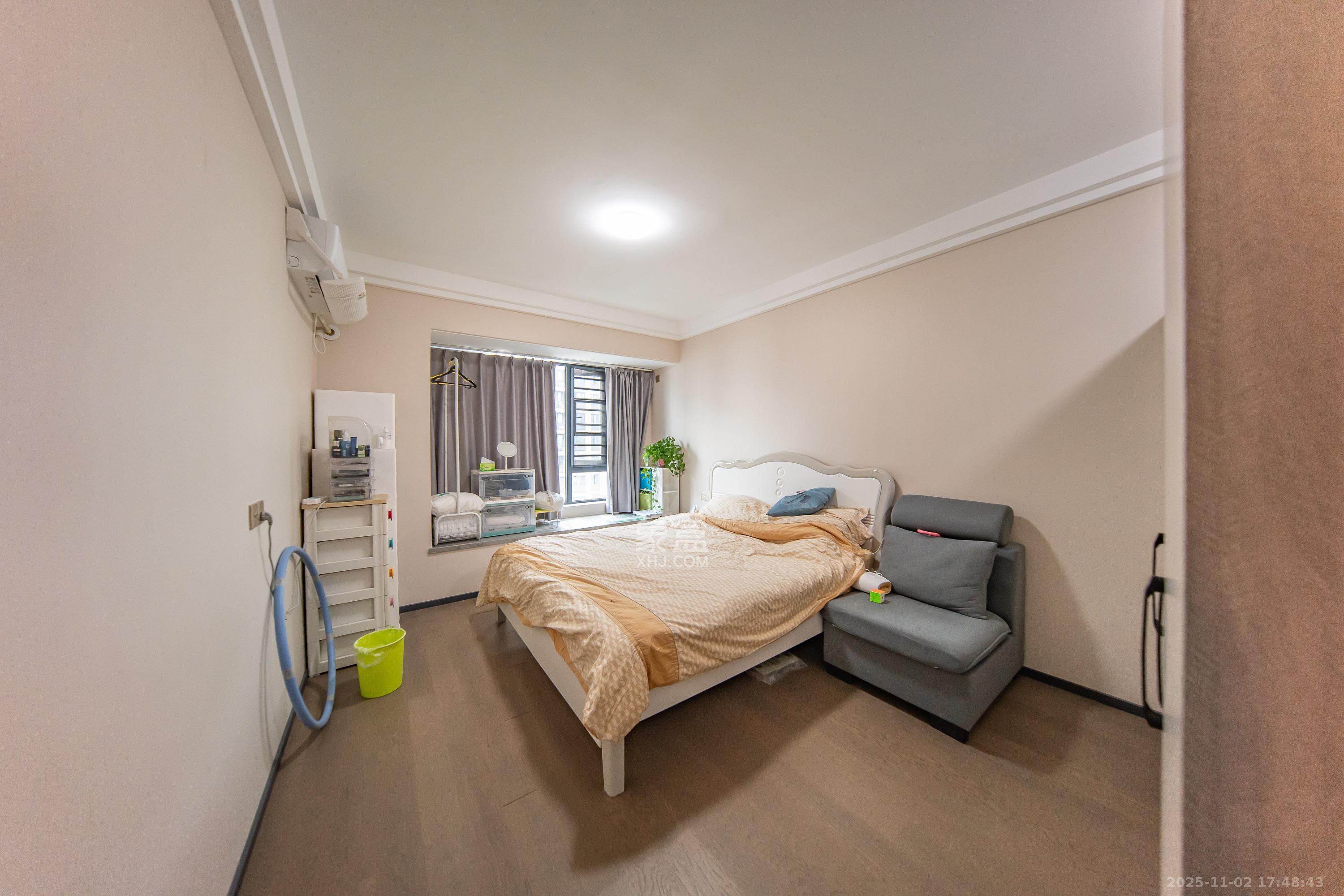 中海阅麓山一期  3室2厅2卫    150.0万卧室