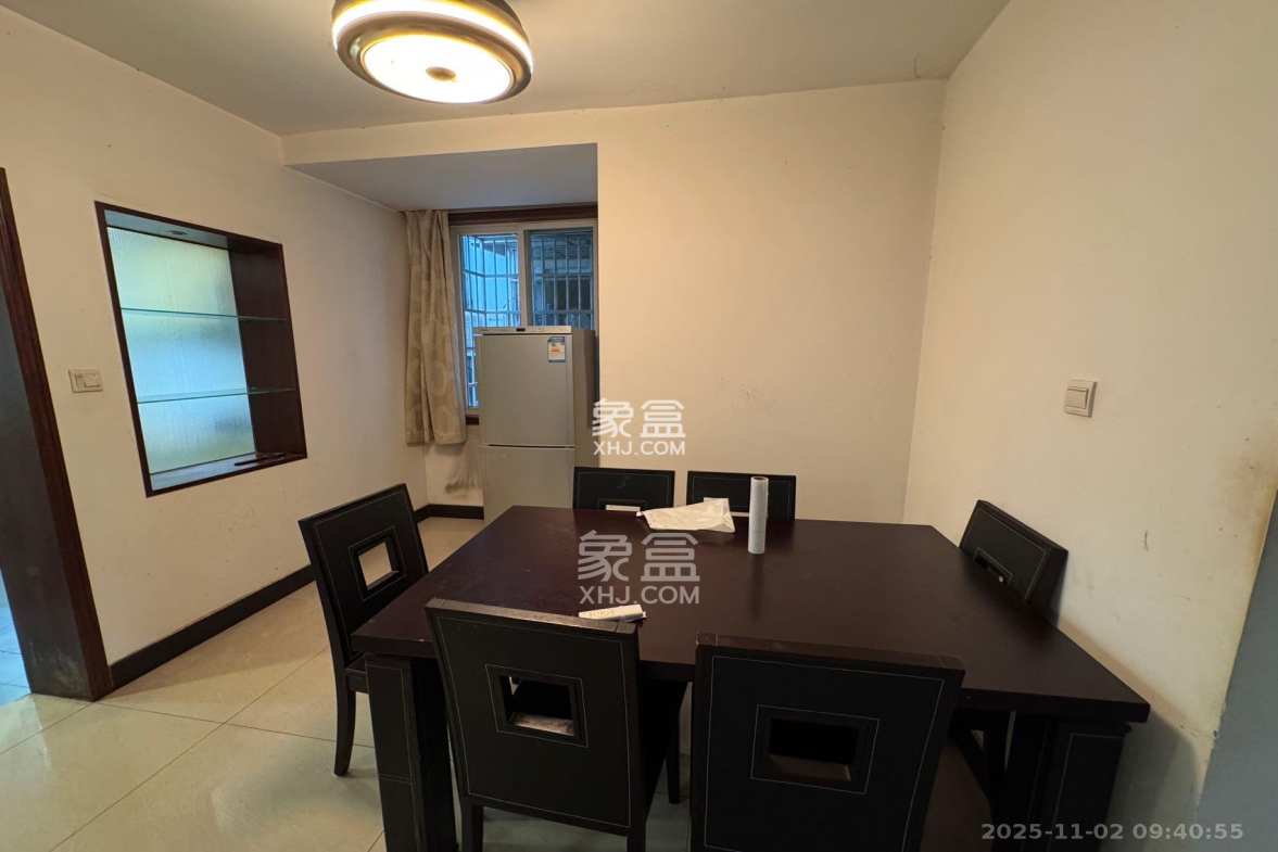 景湾小区(井湾小区) 3室2厅1卫 1700.0元/月 景湾小区(井湾小区) 3室2厅1卫 1700.0元/月室内图