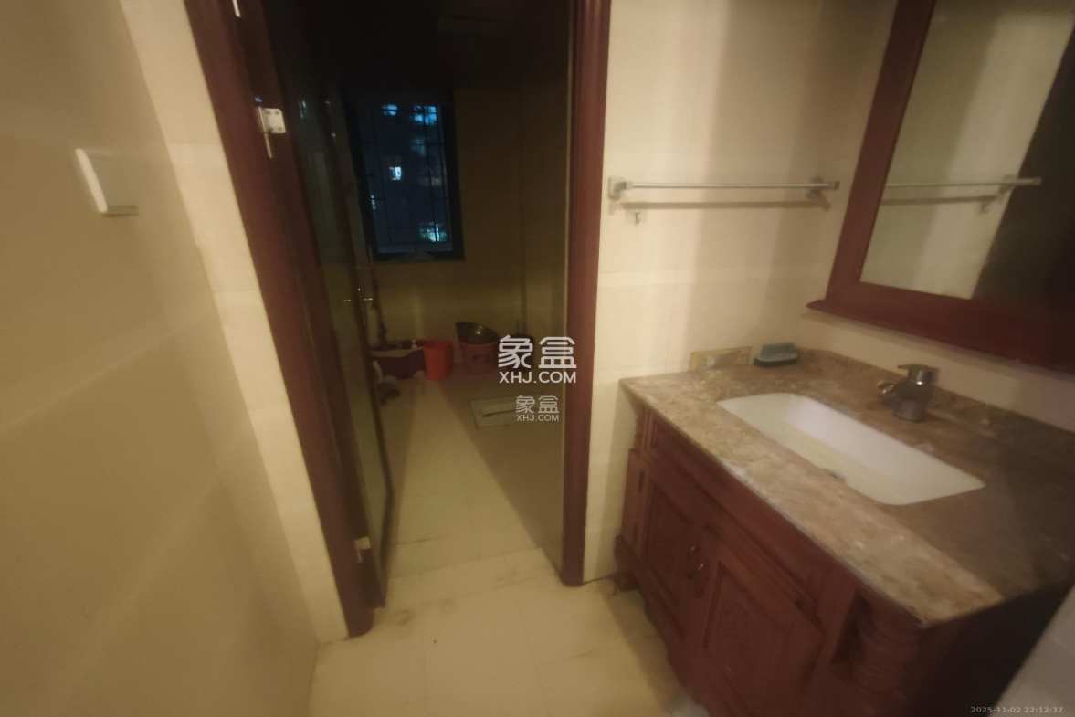 莱茵城 1室2厅1卫 2300.0元/月 莱茵城 1室2厅1卫 2300.0元/月室内图