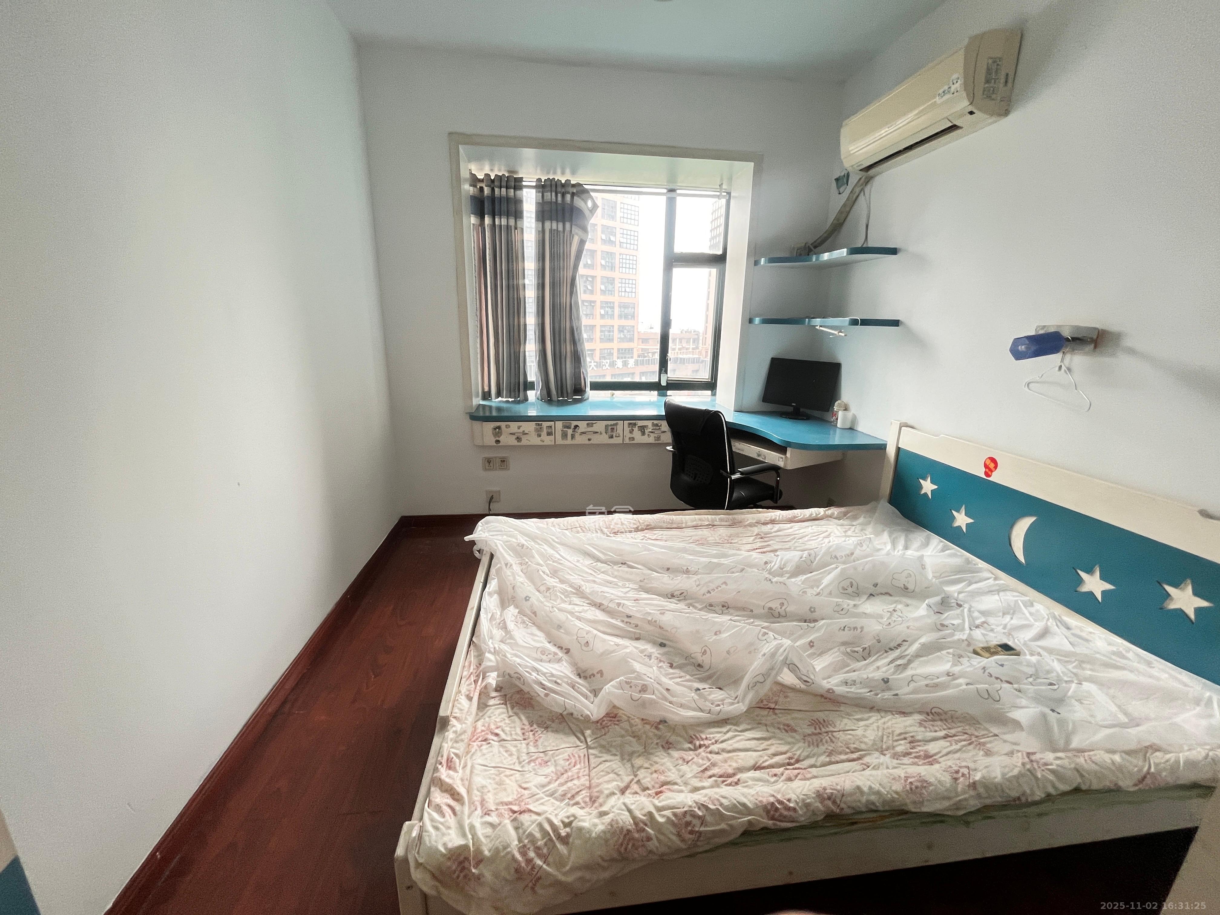 王府花园  3室2厅2卫    3000.0元/月室内图