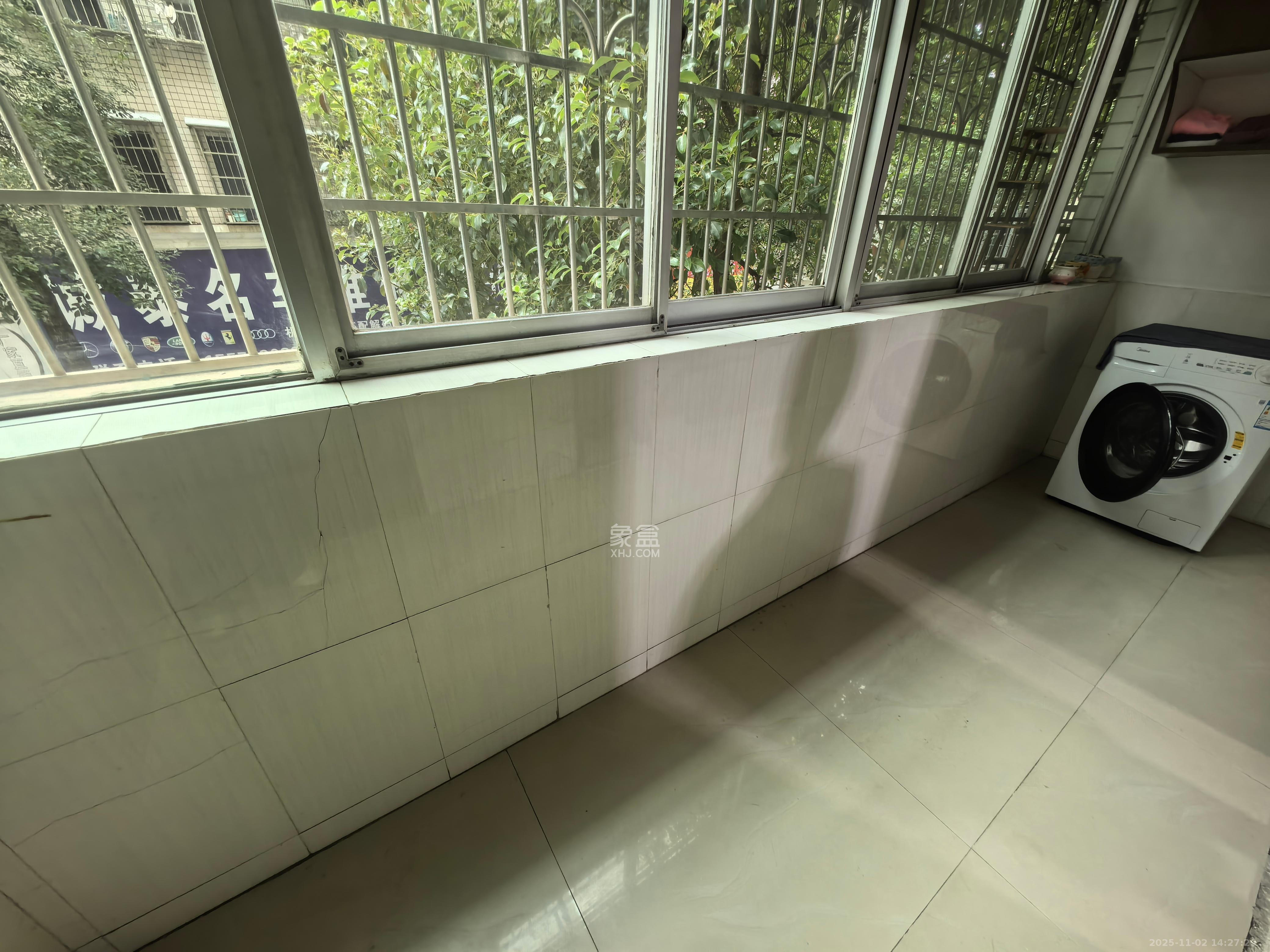 中南汽车世界 3室2厅1卫 1400.0元/月 中南汽车世界 3室2厅1卫 1400.0元/月室内图