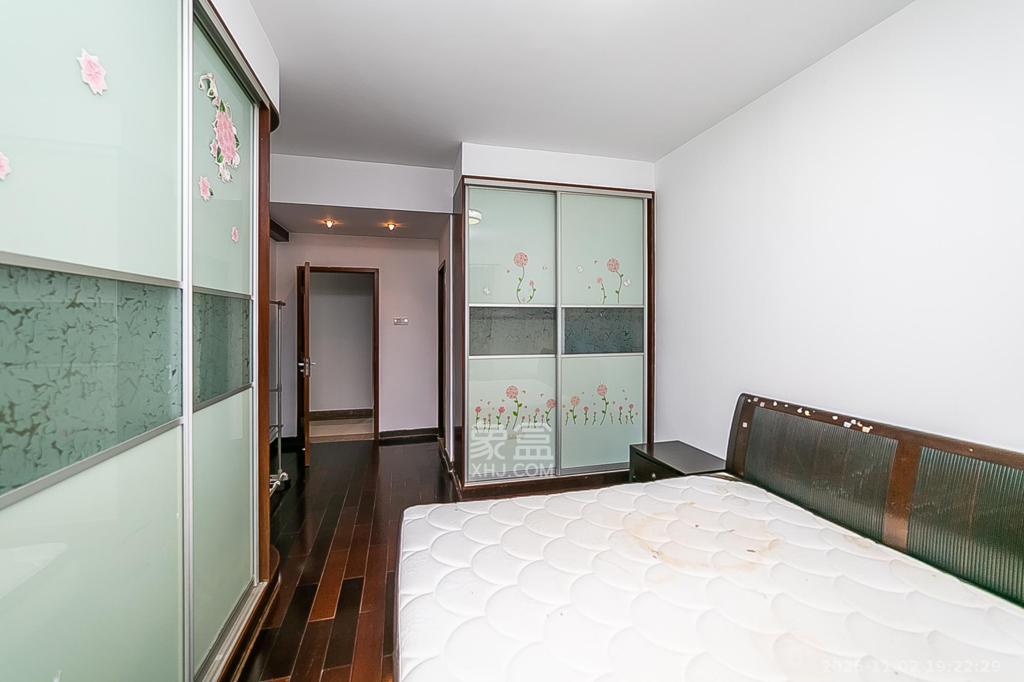 华银园  3室2厅2卫    103.0万 华银园  3室2厅2卫    103.0万卧室