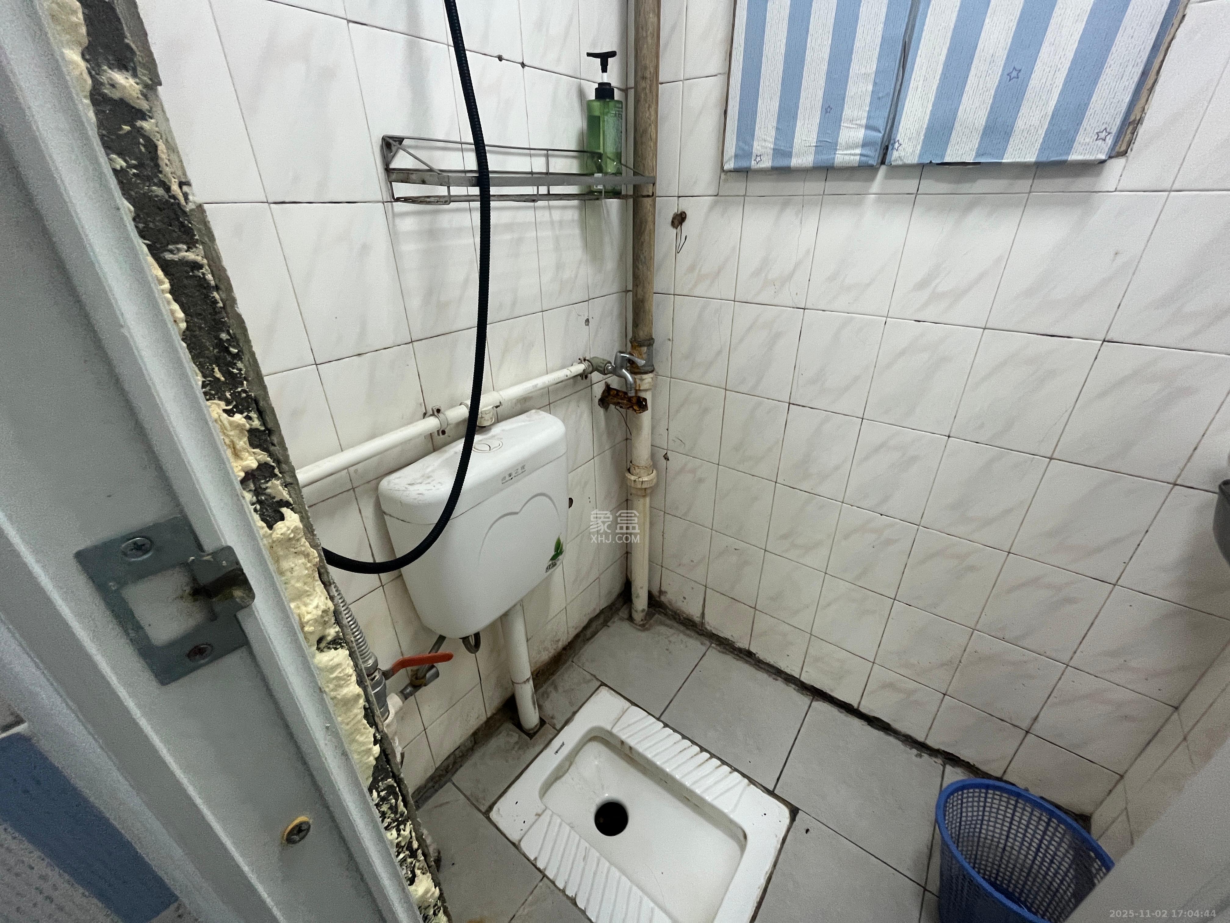 长岭水电八局宿舍 2室2厅1卫 1400.0元/月 长岭水电八局宿舍 2室2厅1卫 1400.0元/月室内图