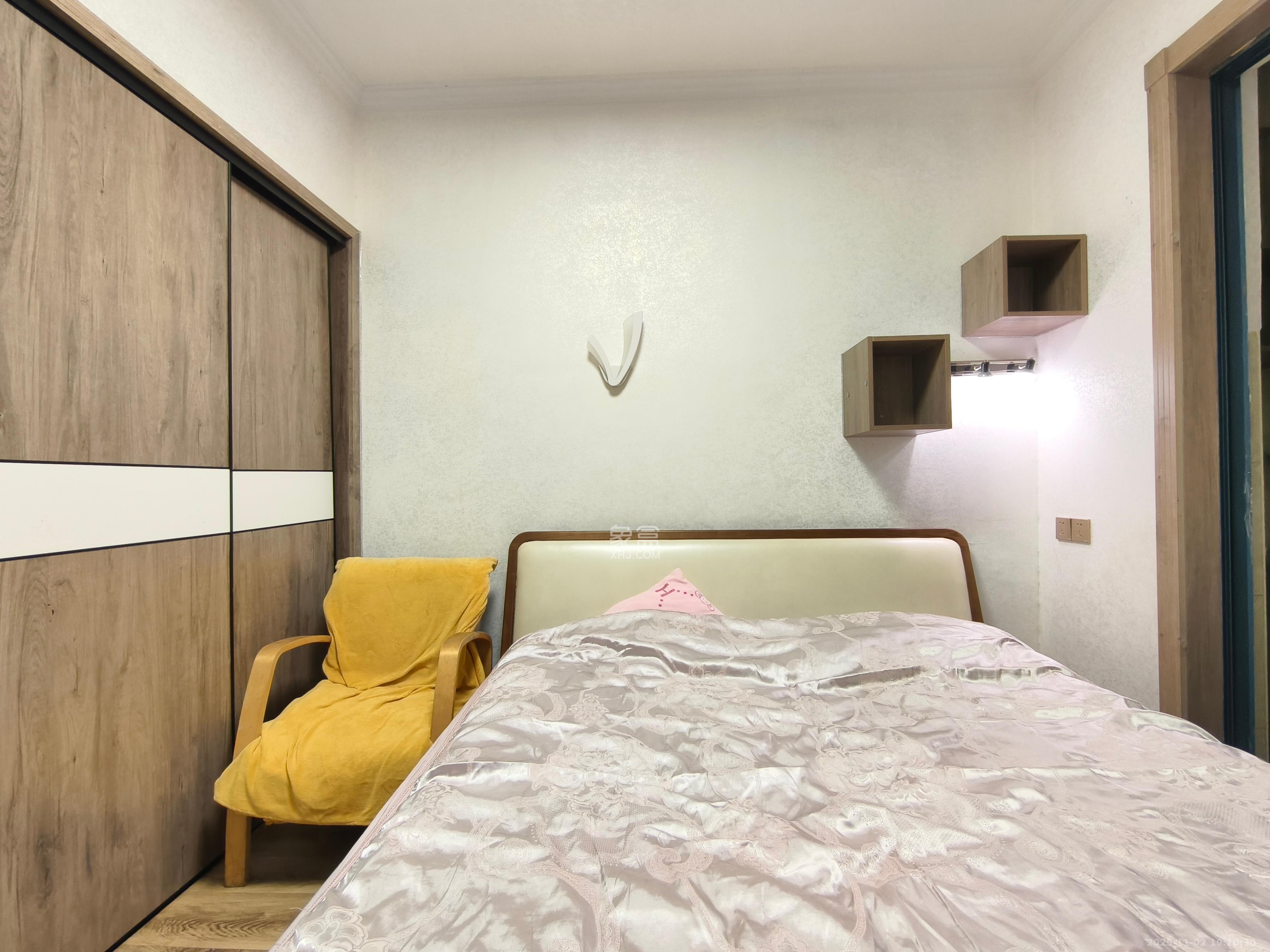 绿地中央广场  1室1厅1卫    1400.0元/月室内图