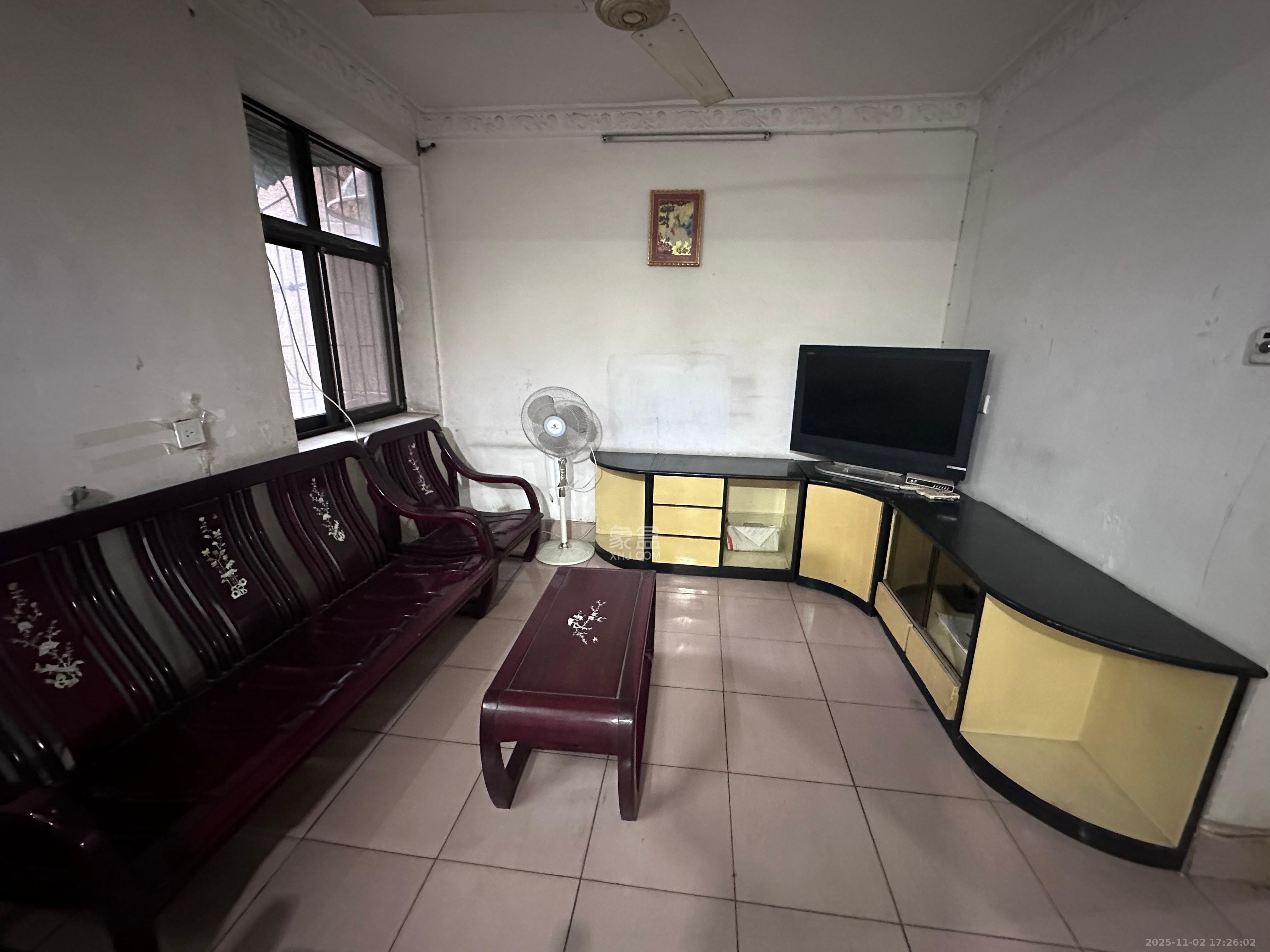 便河边散盘  3室2厅2卫    2500.0元/月室内图