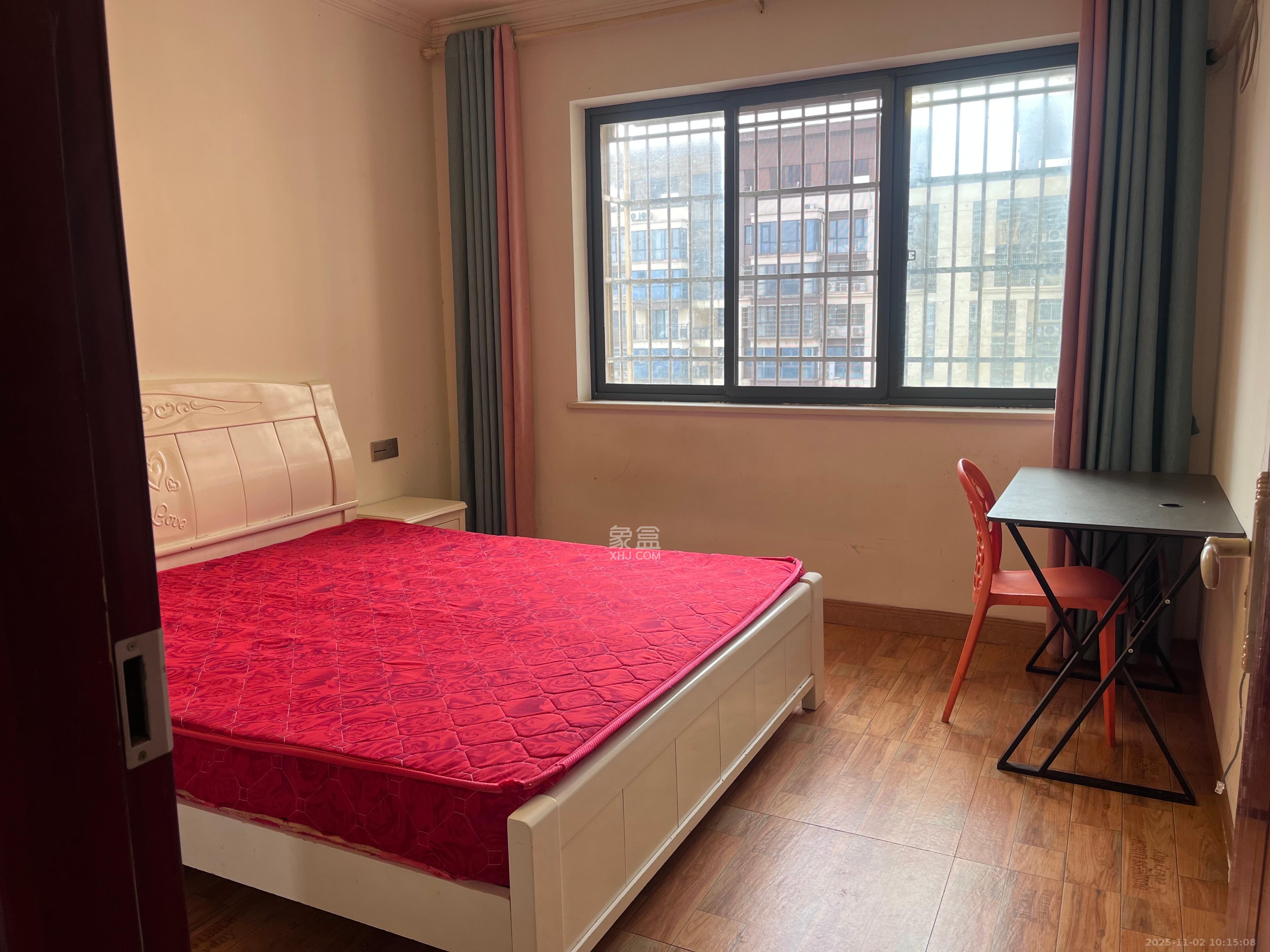 桥头家苑一期  3室2厅2卫    2000.0元/月室内图