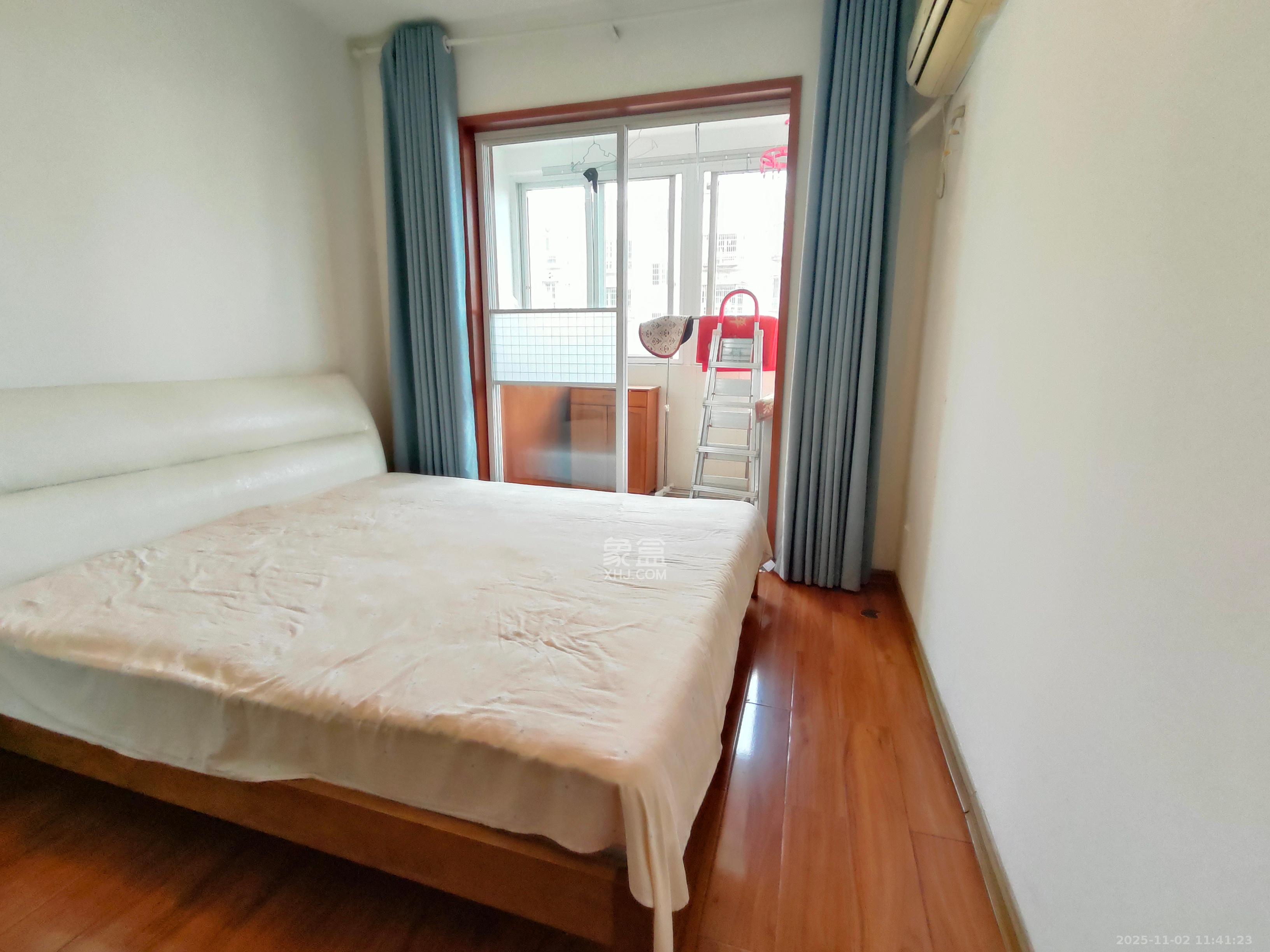 鑫天芙蓉  3室2厅2卫    2500.0元/月室内图