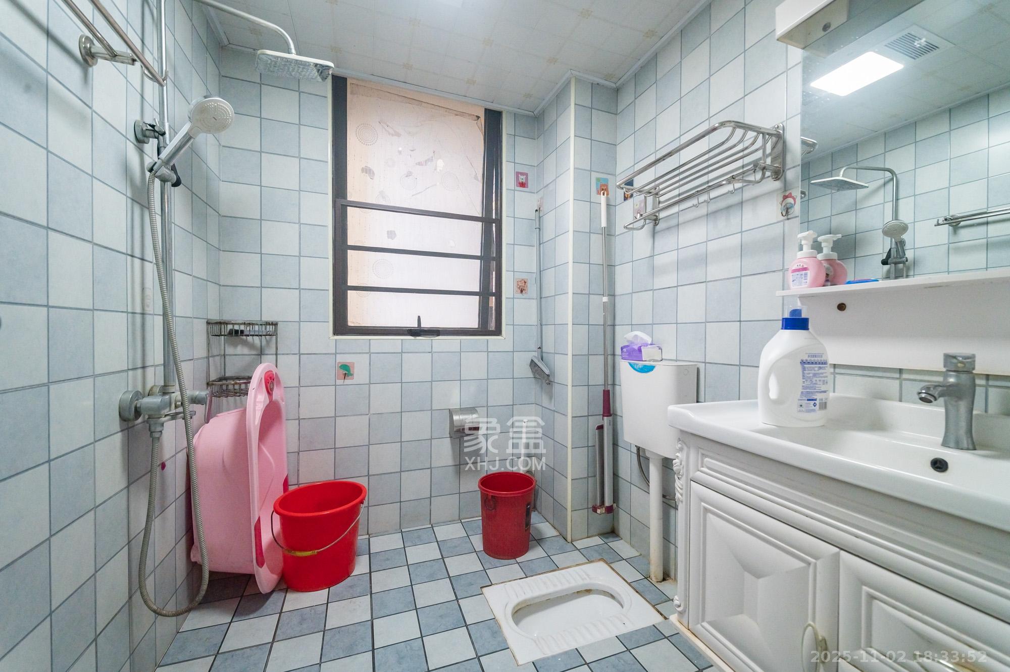 国泰九龙湾  3室2厅1卫    75.8万卫生间