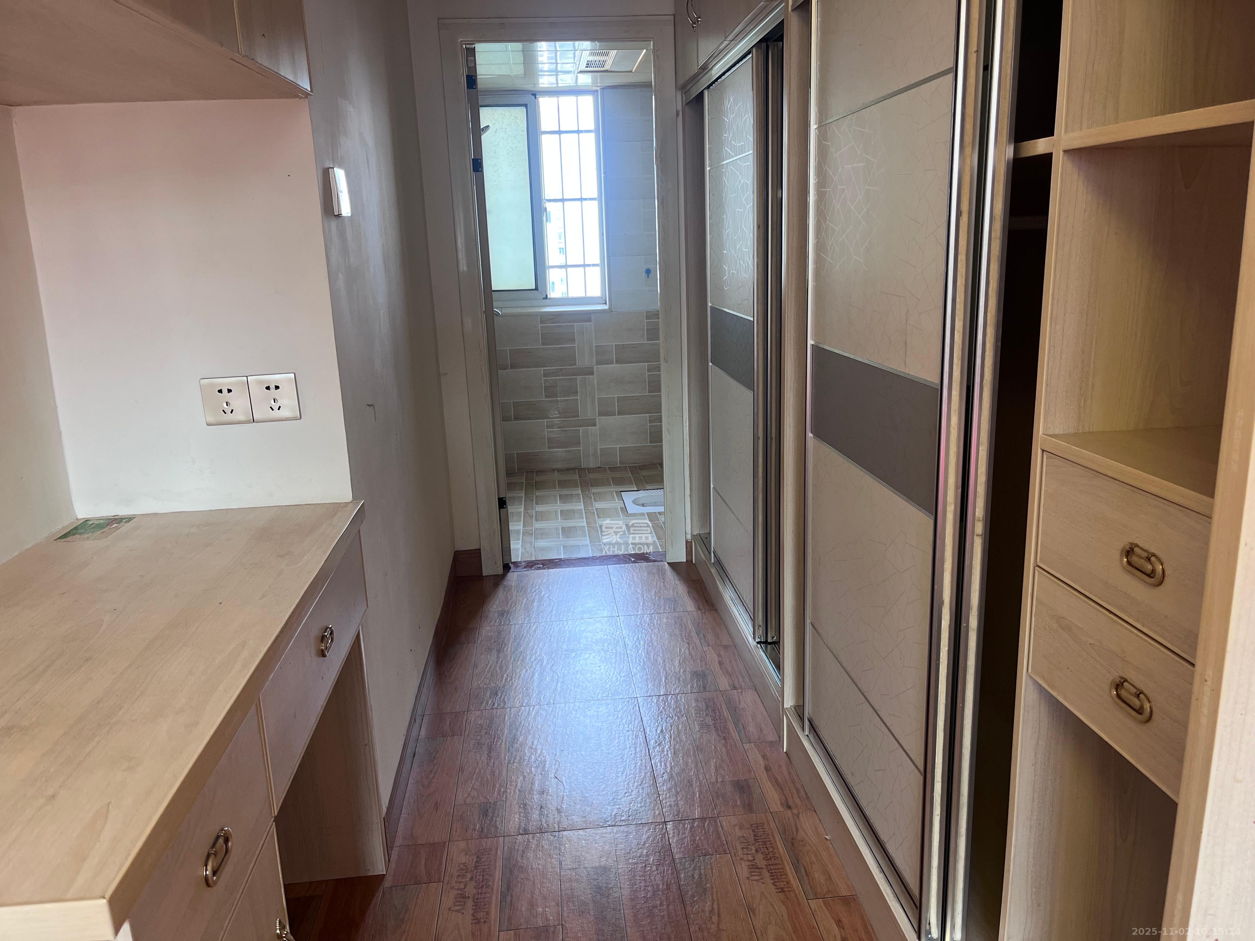 桥头家苑一期  3室2厅2卫    2000.0元/月室内图