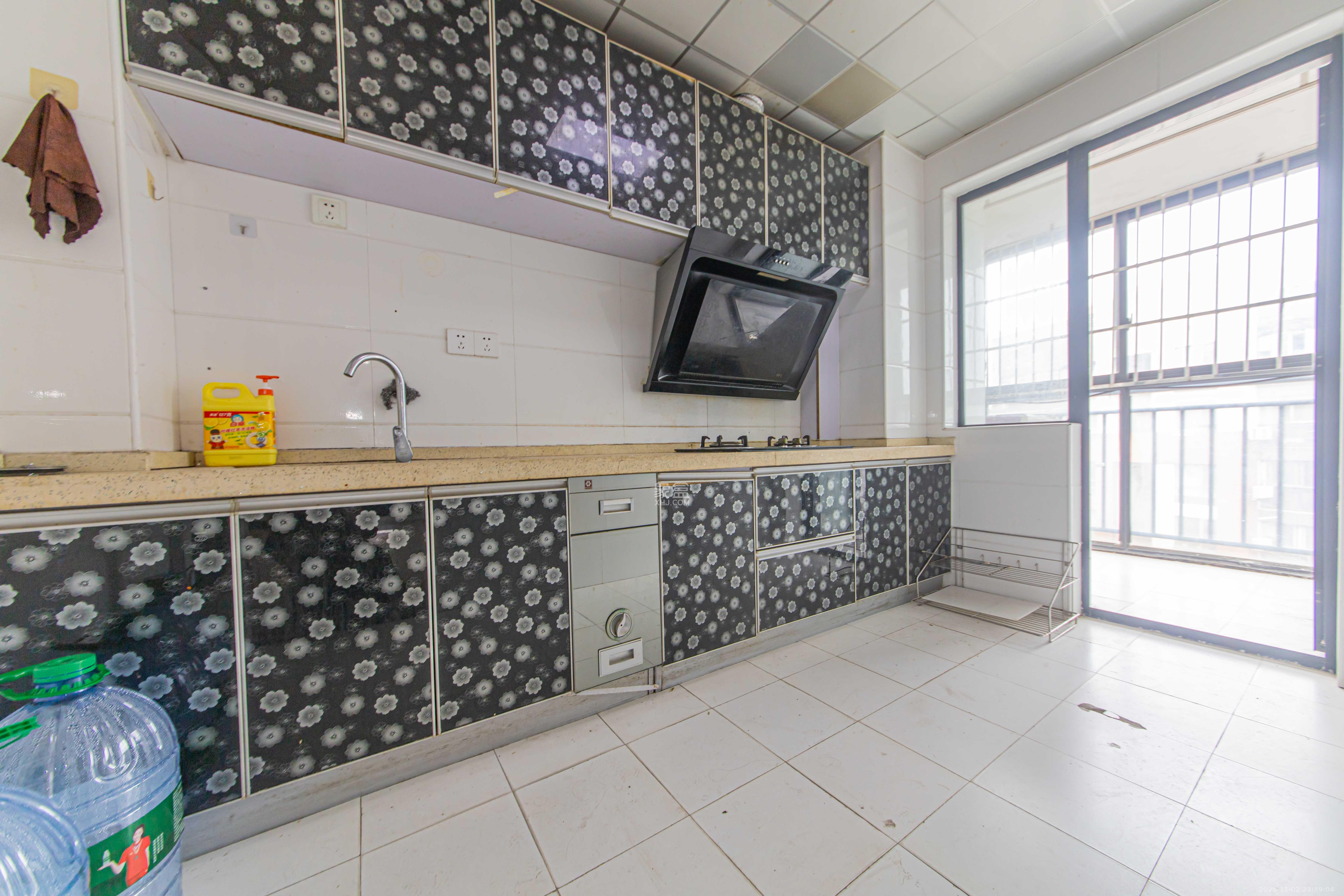 中信文化广场(中信新城二期) 3室2厅1卫 52.8万 中信文化广场(中信新城二期) 3室2厅1卫 52.8万厨房