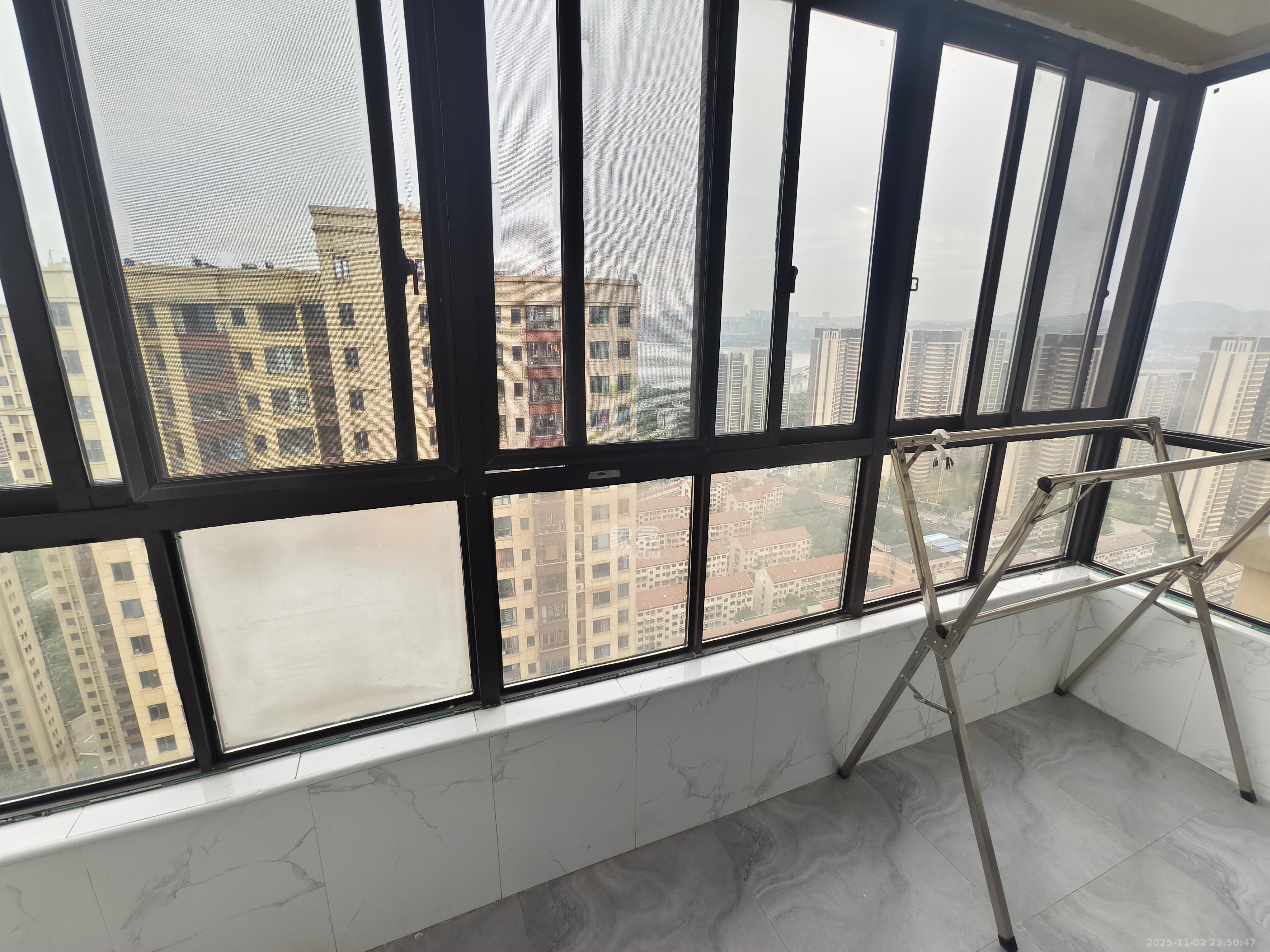 山语城三期  3室2厅1卫    1800.0元/月室内图