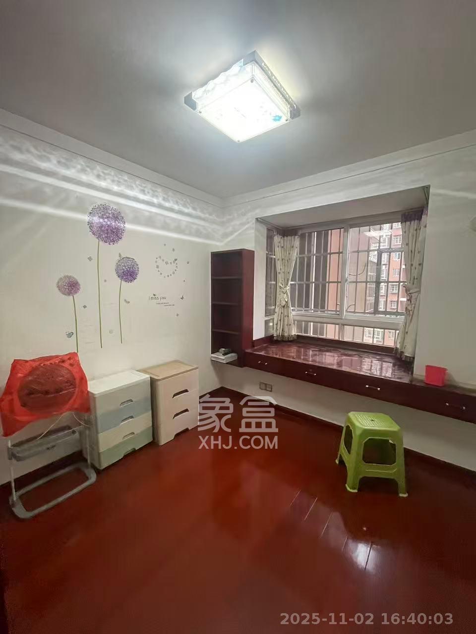 弘欣公寓  3室2厅1卫    2000.0元/月室内图