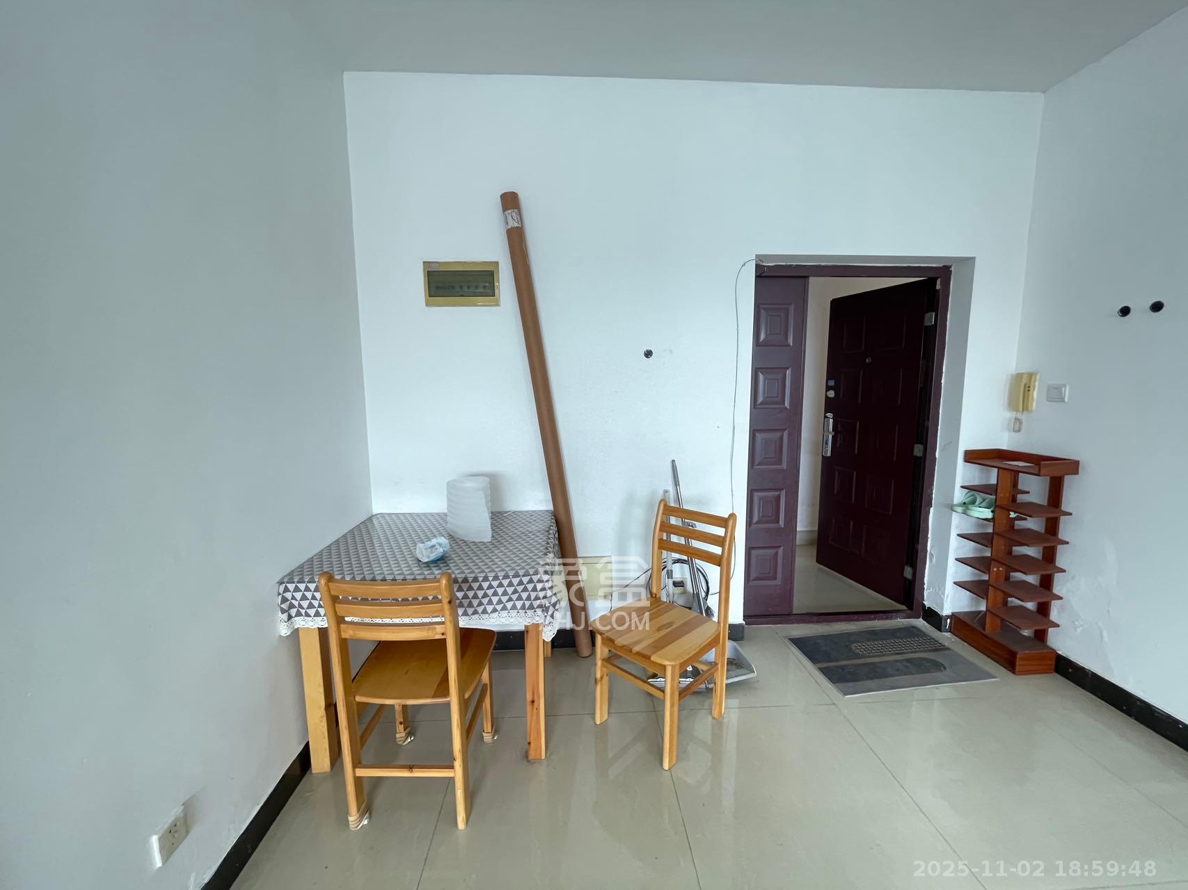 迎新佳苑  1室1厅1卫    1900.0元/月 迎新佳苑  1室1厅1卫    1900.0元/月室内图