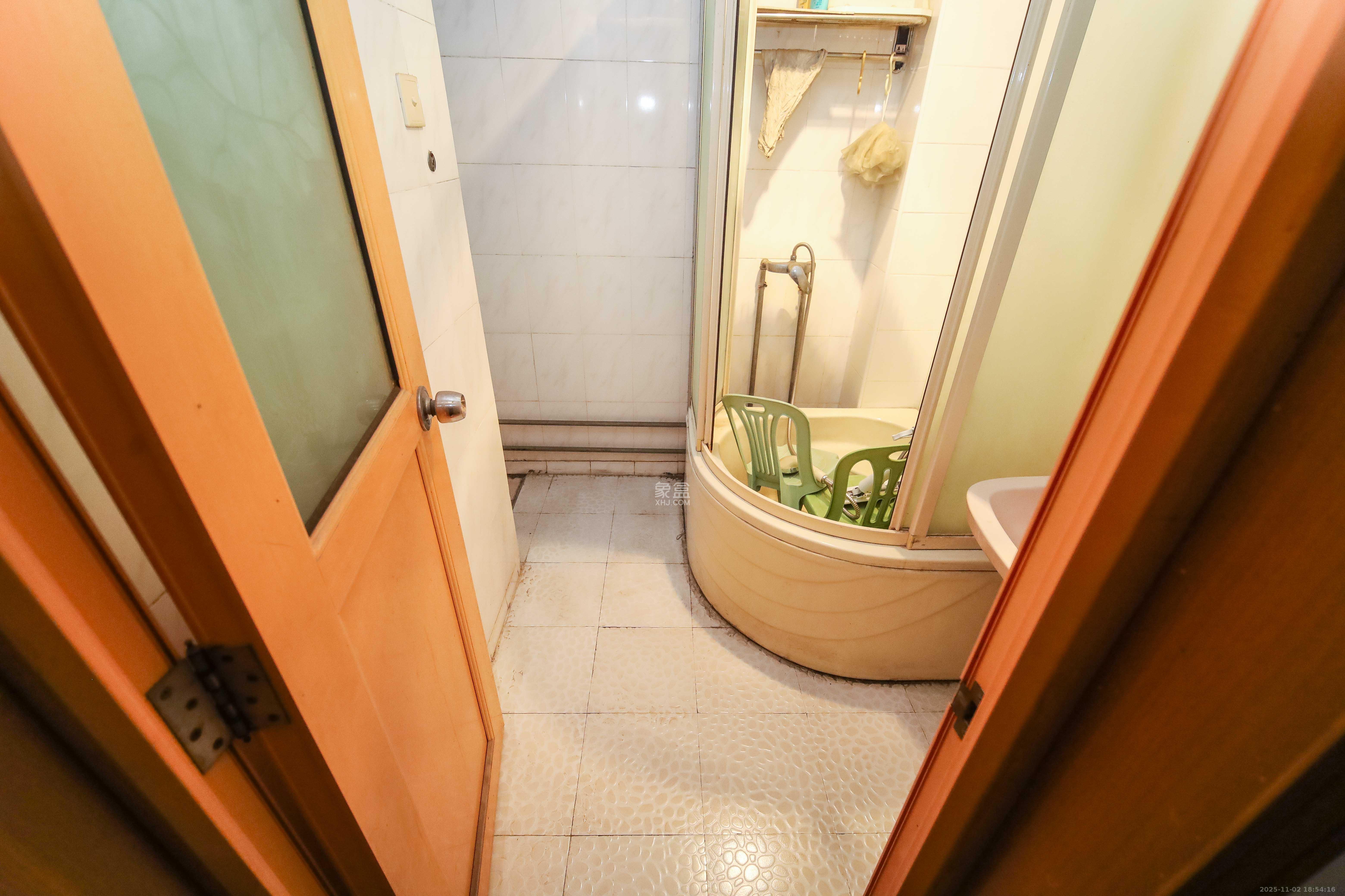 军队星火离退休干部休养所  3室2厅1卫    68.0万卫生间