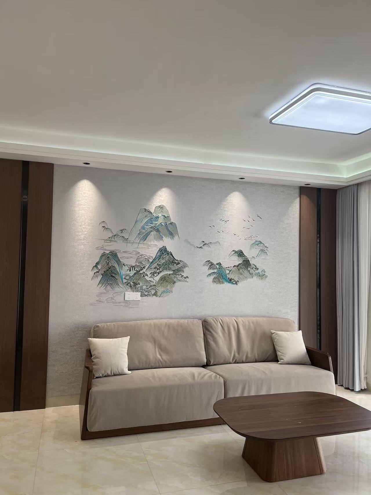 绿地海长流一期  3室2厅2卫    158.0万客厅