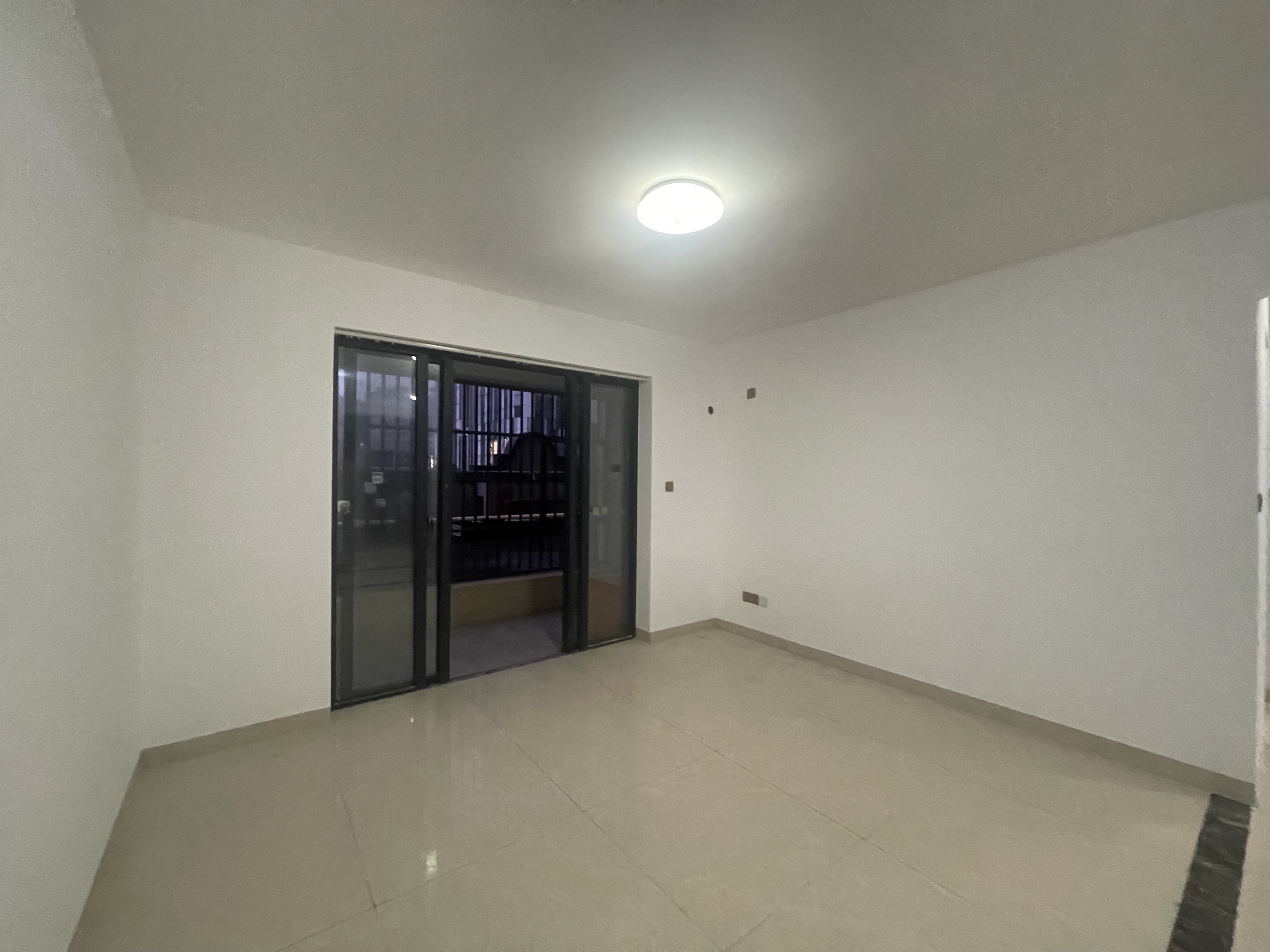 现代美居(喜盈门) 3室2厅2卫 2600.0元/月 现代美居(喜盈门) 3室2厅2卫 2600.0元/月室内图