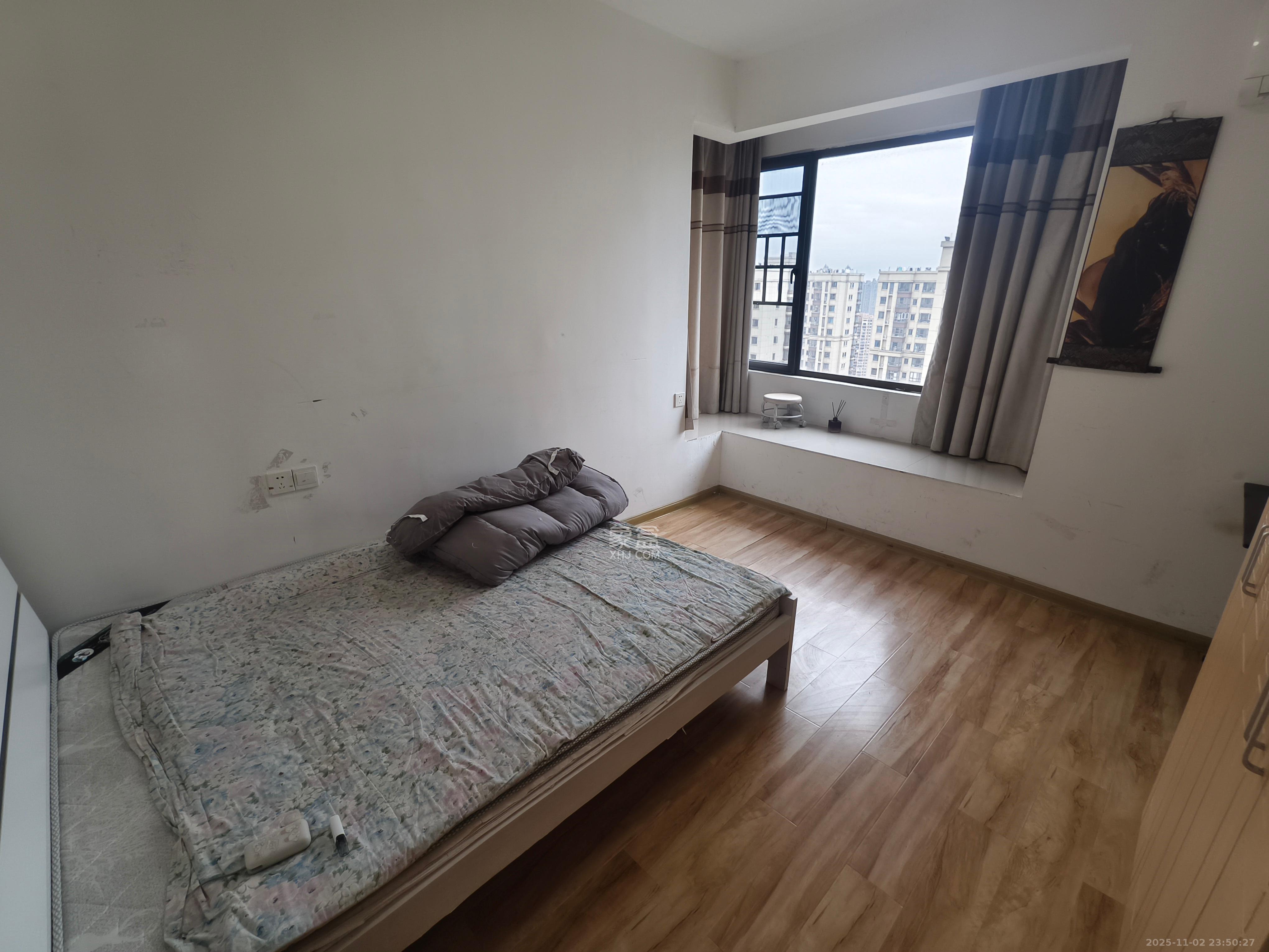 山语城三期  3室2厅1卫    1800.0元/月室内图