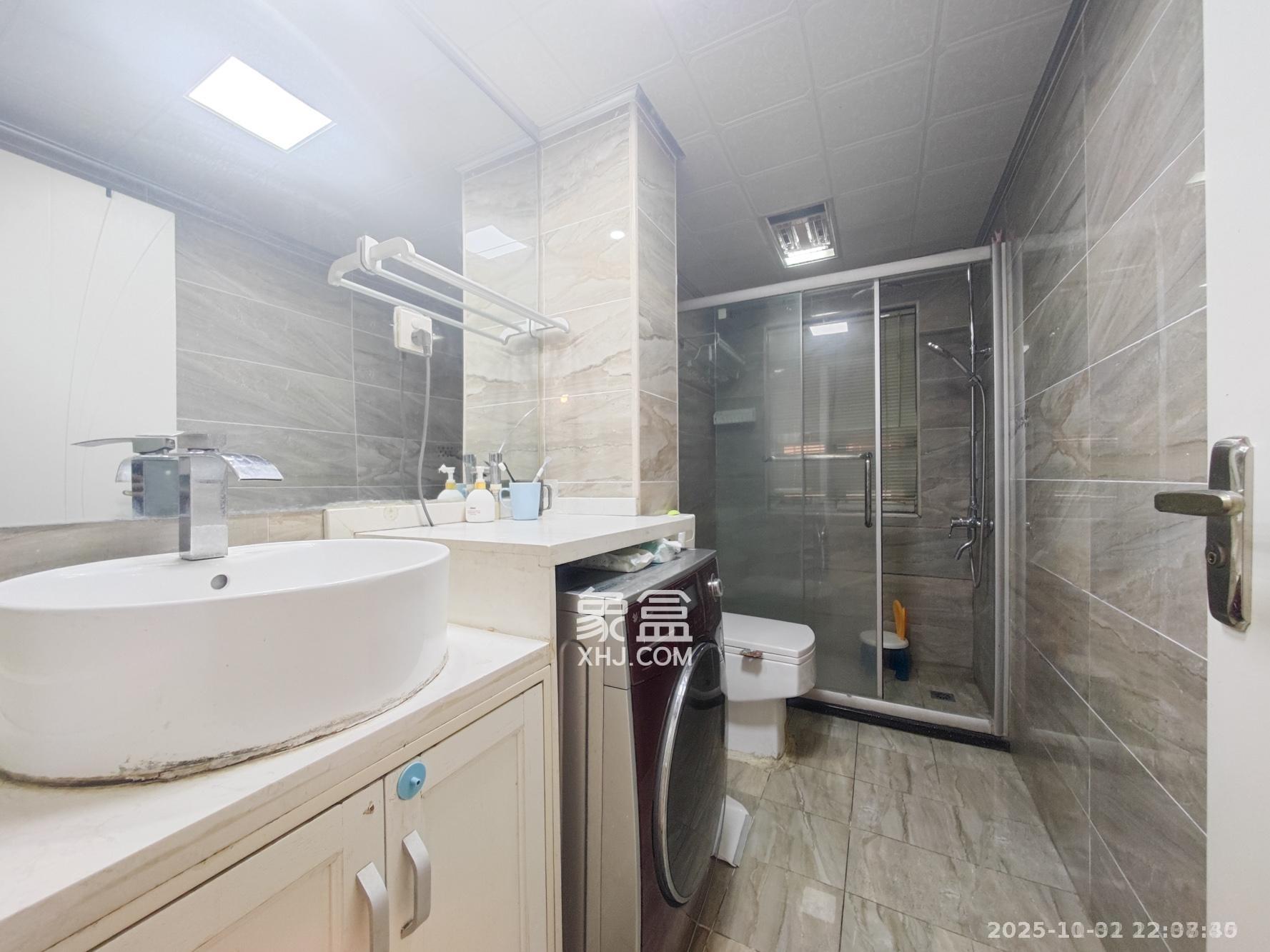 湘府十城(汇财御景湾新寓,汇财国际) 3室2厅2卫 2400.0元/月 湘府十城(汇财御景湾新寓,汇财国际) 3室2厅2卫 2400.0元/月室内图