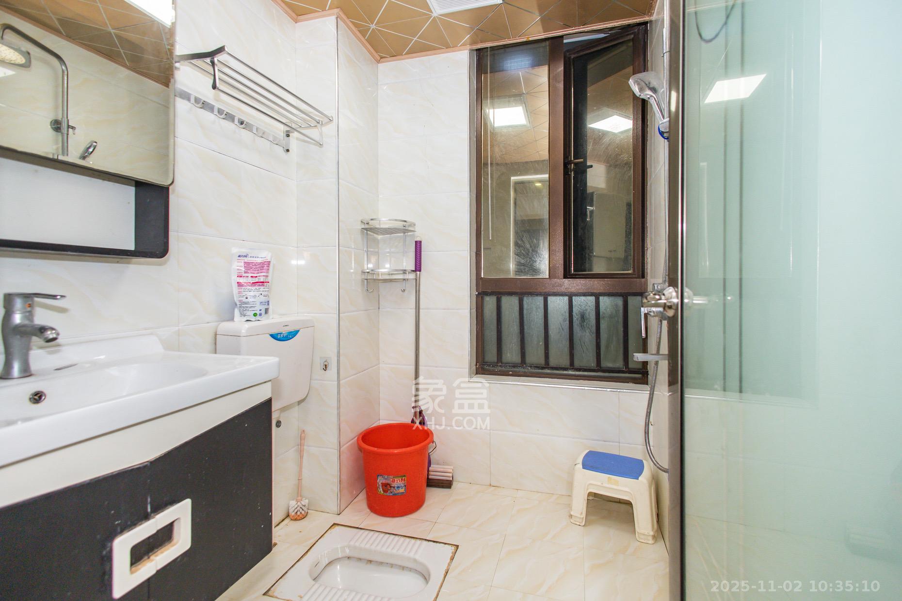 华润凤凰城三期  1室2厅1卫    2000.0元/月室内图