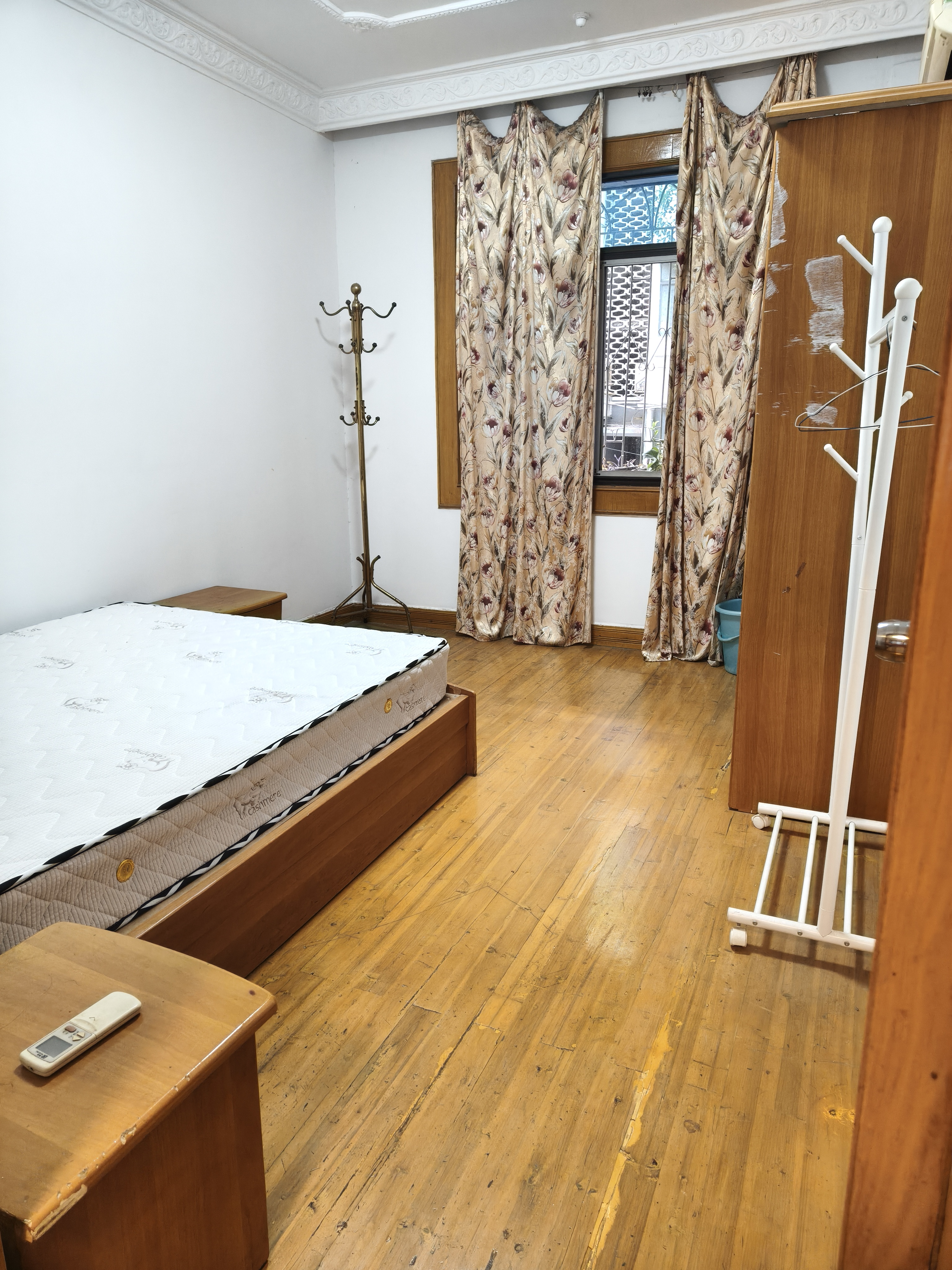 市人大政协机关大院住宅区(老市委) 1室0厅0卫 40.8万 市人大政协机关大院住宅区(老市委) 1室0厅0卫 40.8万客厅