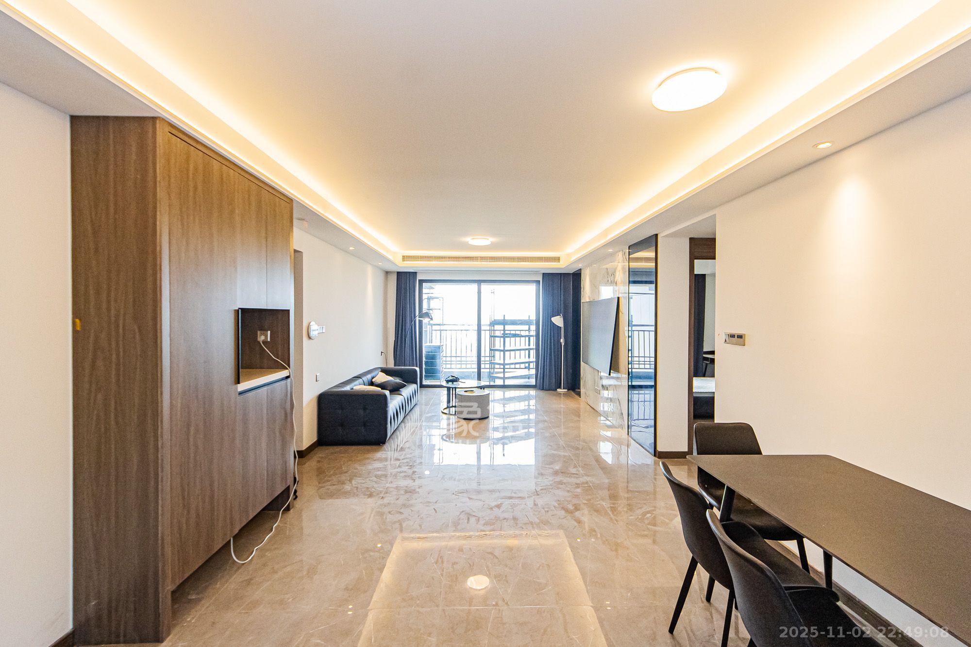 龙湖春江天玺  4室2厅2卫    4500.0元/月室内图