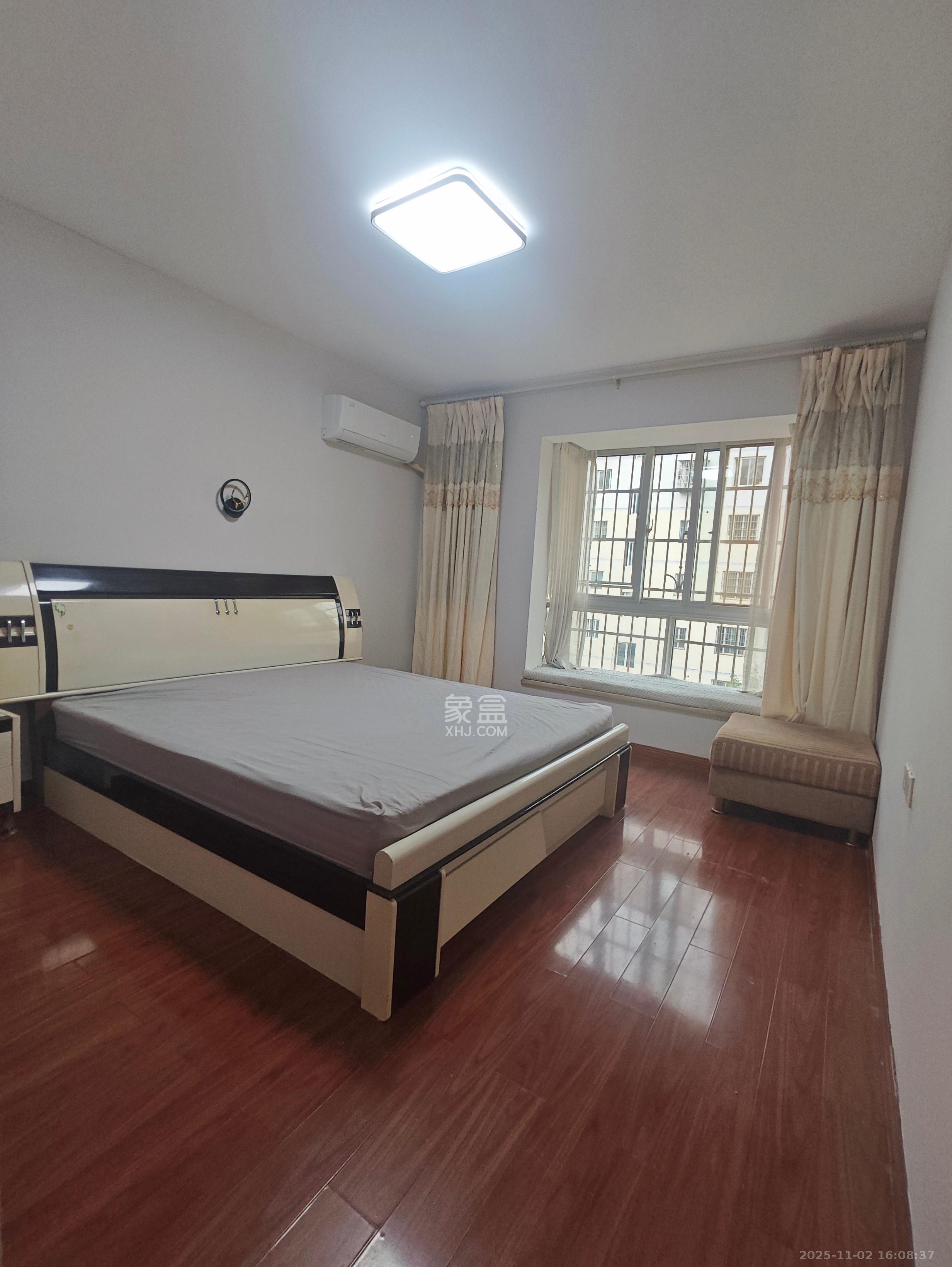 东方名都百草园  3室2厅2卫    2600.0元/月室内图