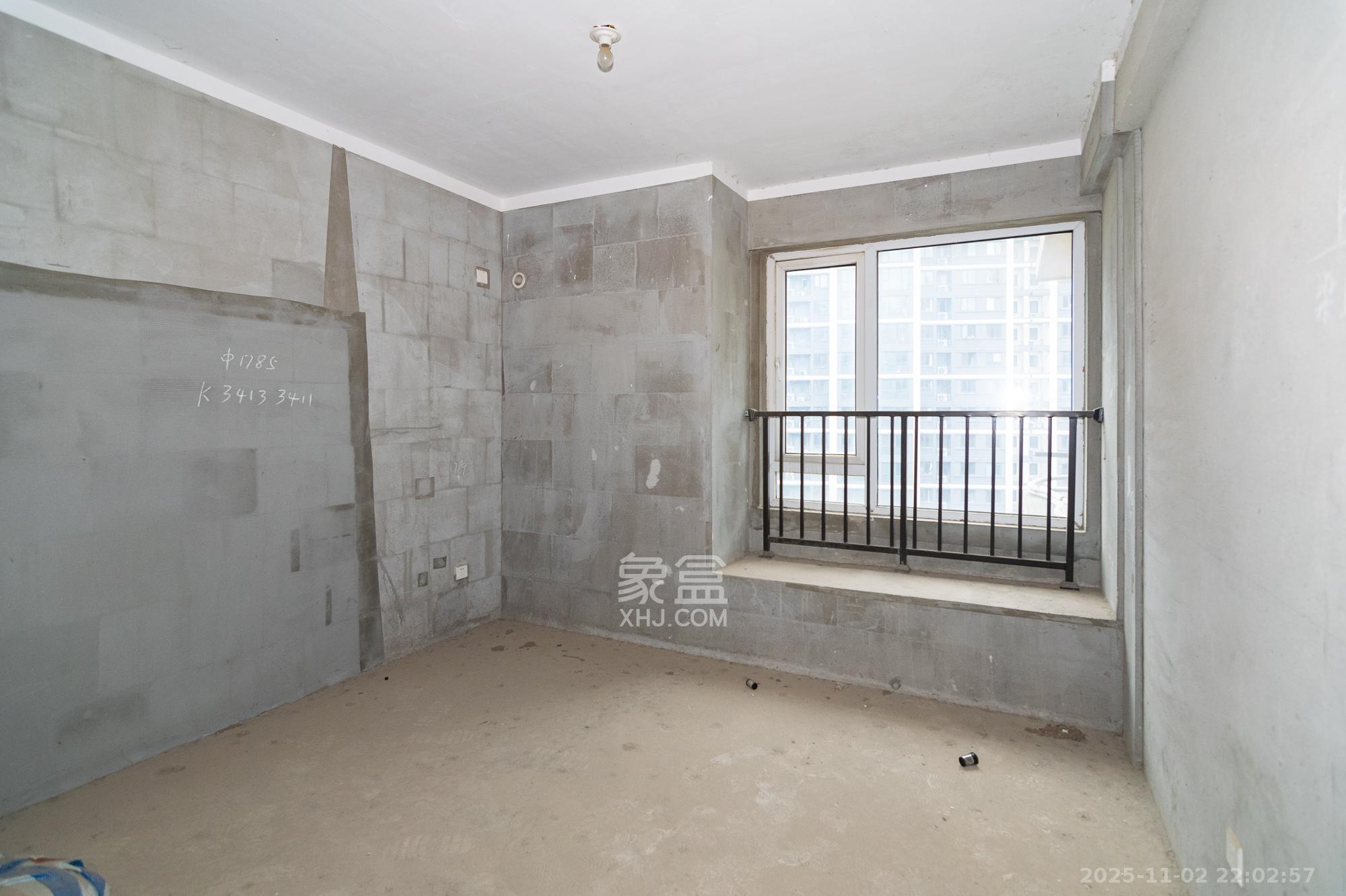 新城国际花都 5室2厅3卫 88.8万 新城国际花都 5室2厅3卫 88.8万卧室