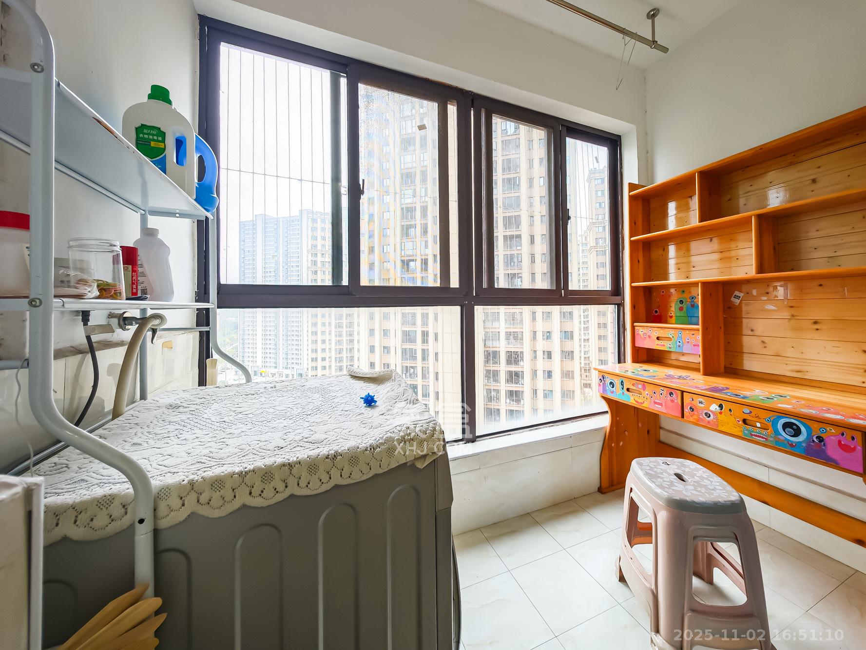 绿地海外滩一期 2室1厅1卫 45.0万 绿地海外滩一期 2室1厅1卫 45.0万阳台