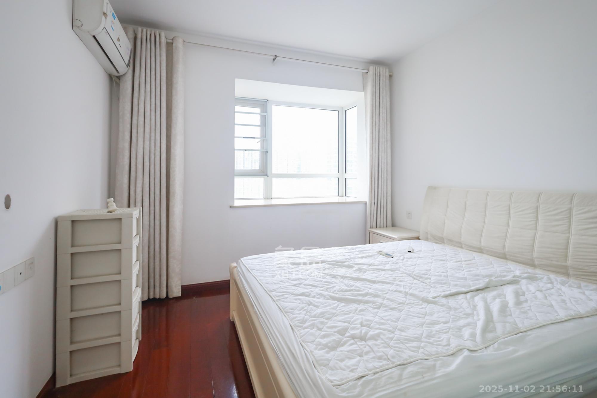 风华四季园  3室2厅2卫    102.0万卧室