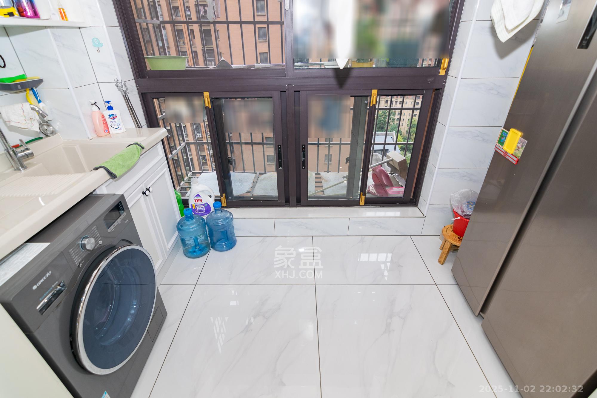 新城国际花都  3室2厅1卫    66.8万阳台