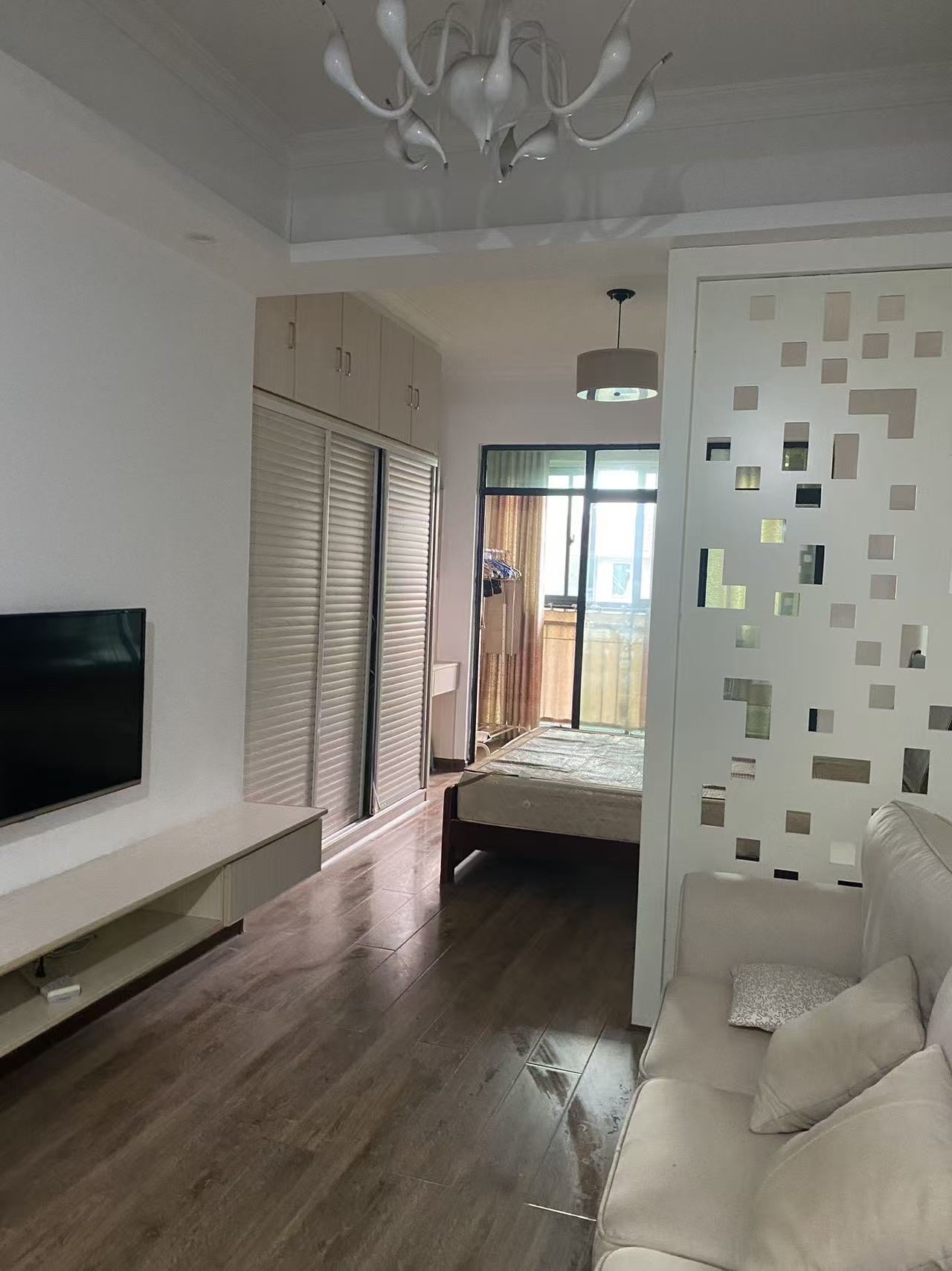 水映豪廷（一，二，三期）  1室1厅1卫    1300.0元/月