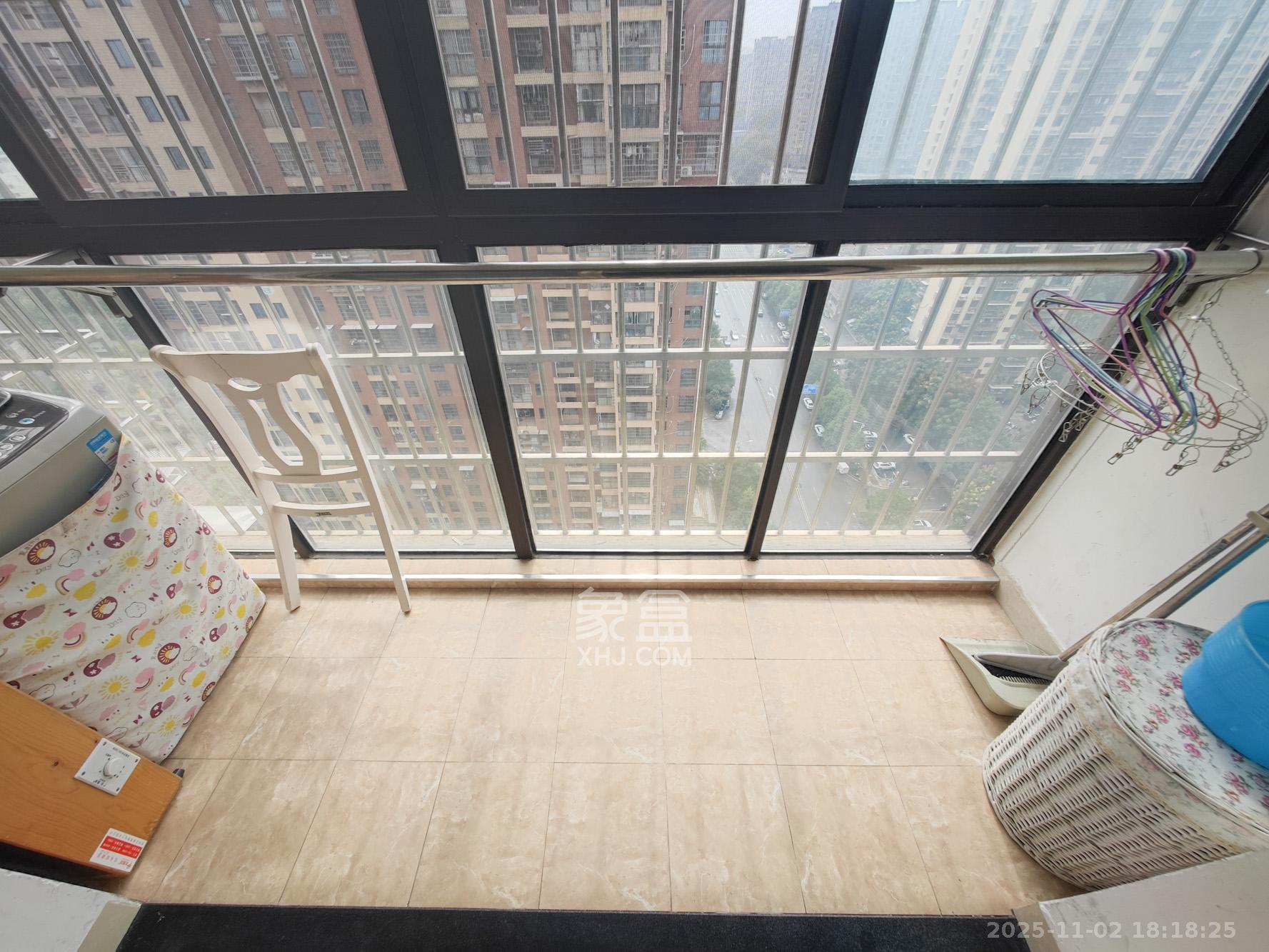 中豪城南时代（中豪南苑）  3室2厅1卫    63.8万阳台