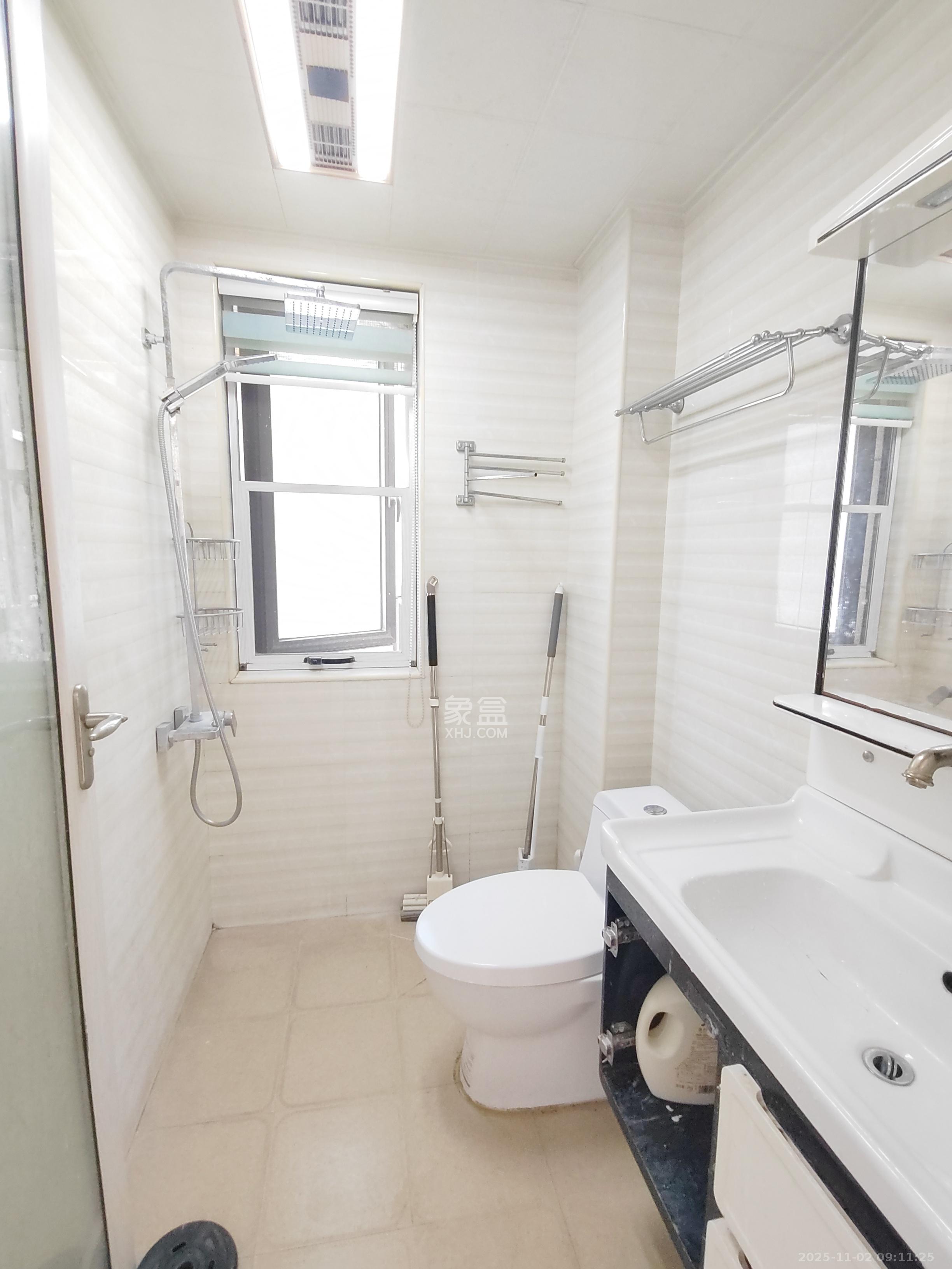 金茂梅溪湖  3室2厅1卫    3100.0元/月 金茂梅溪湖  3室2厅1卫    3100.0元/月室内图