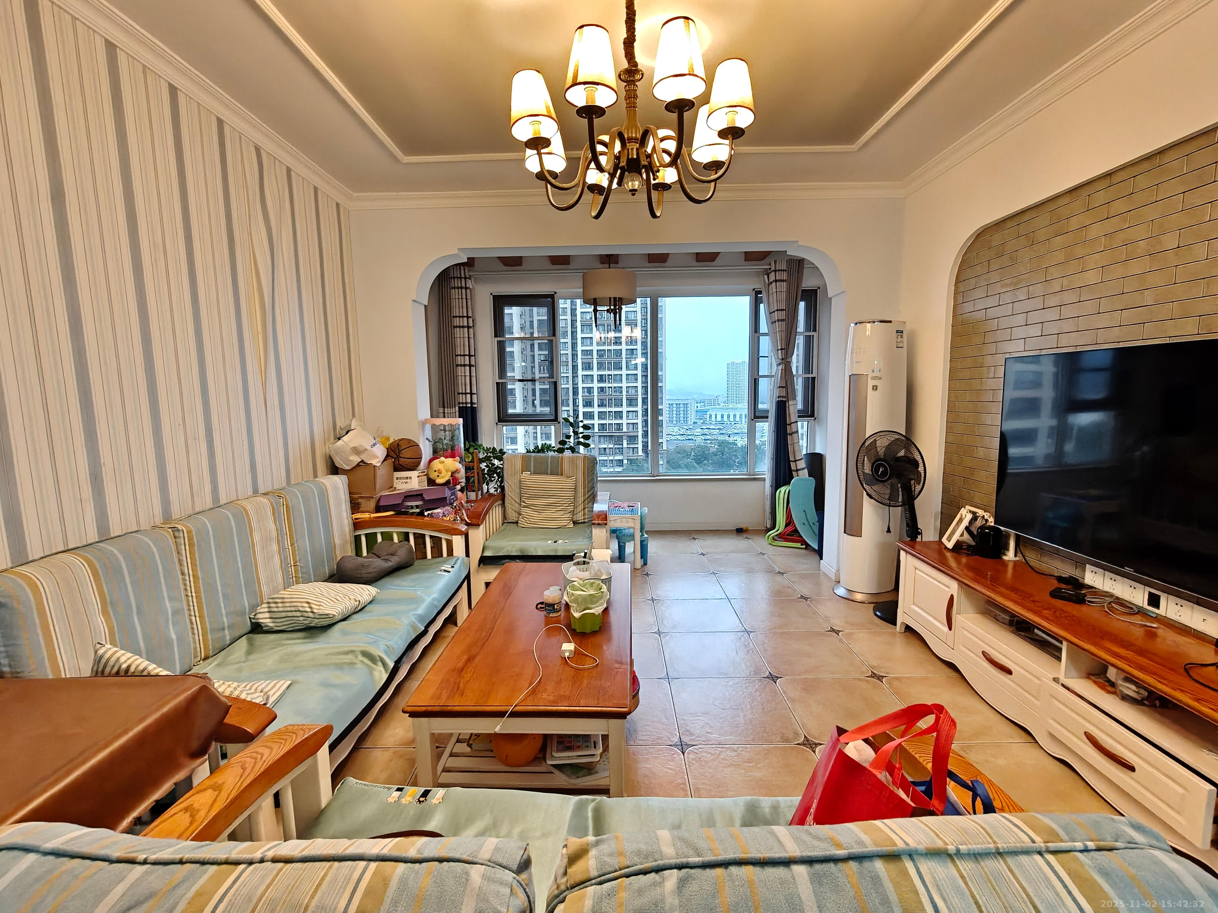 佳兆业金域天下三期  3室2厅2卫    1700.0元/月