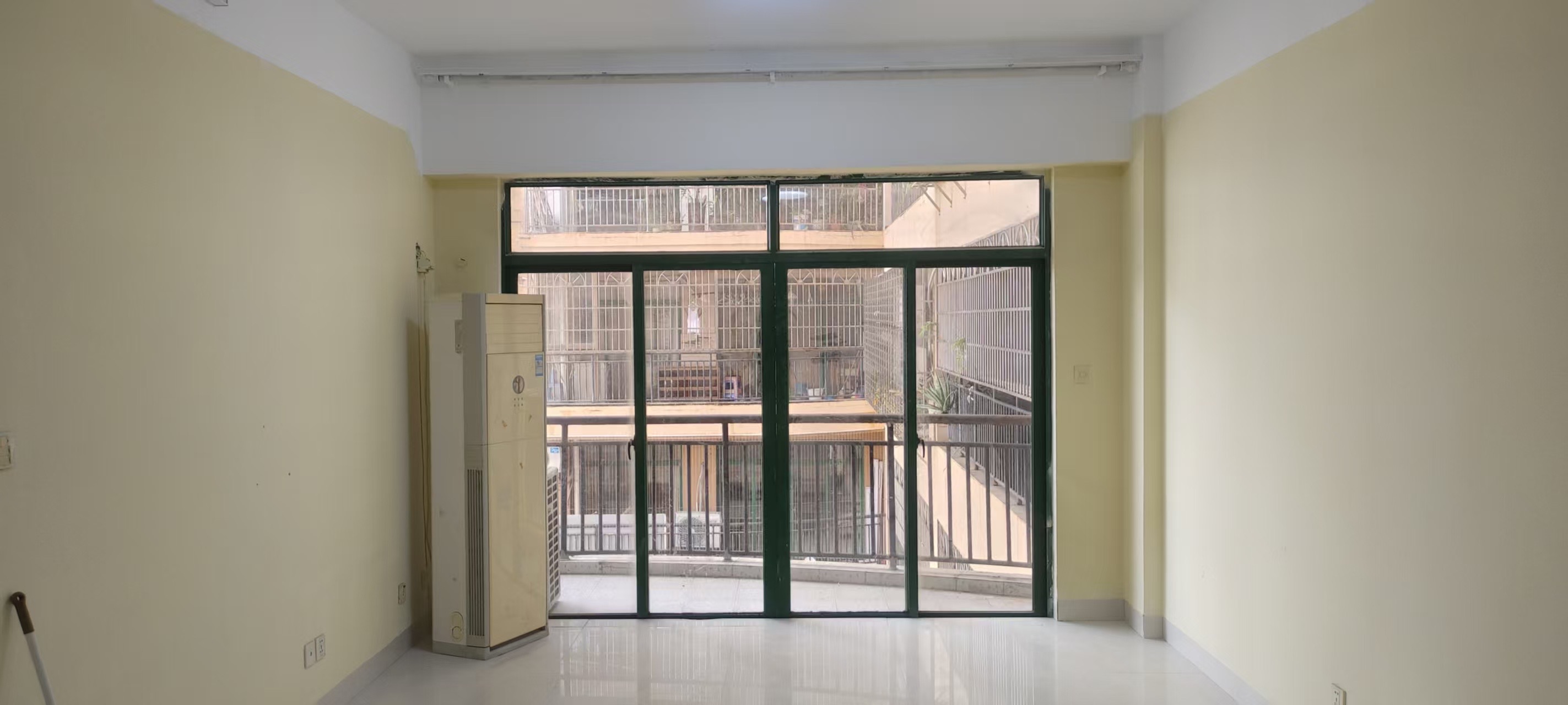 星华大厦 3室2厅1卫 3200.0元/月 星华大厦 3室2厅1卫 3200.0元/月室内图