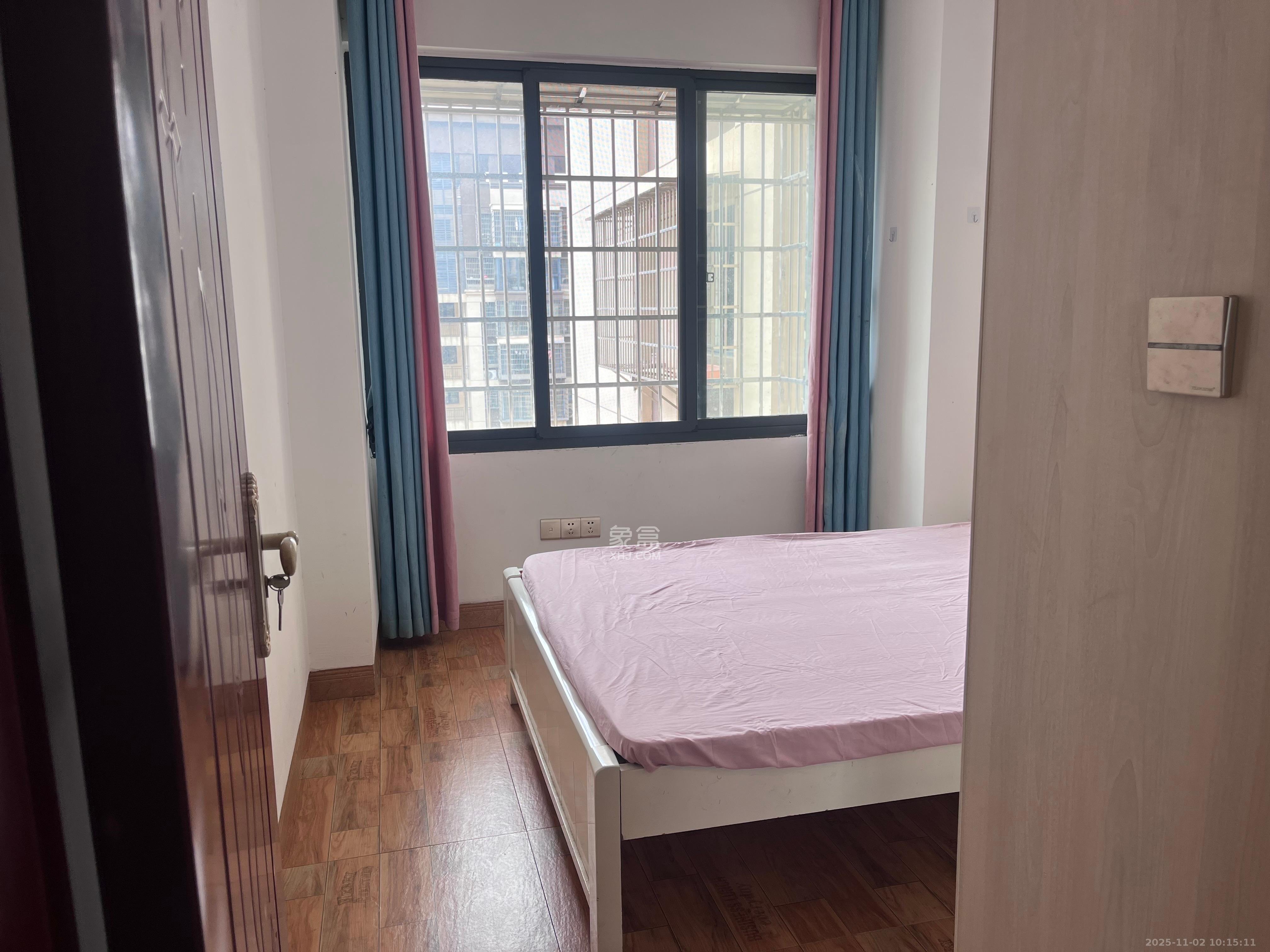 桥头家苑一期 3室2厅2卫 2000.0元/月 桥头家苑一期 3室2厅2卫 2000.0元/月室内图