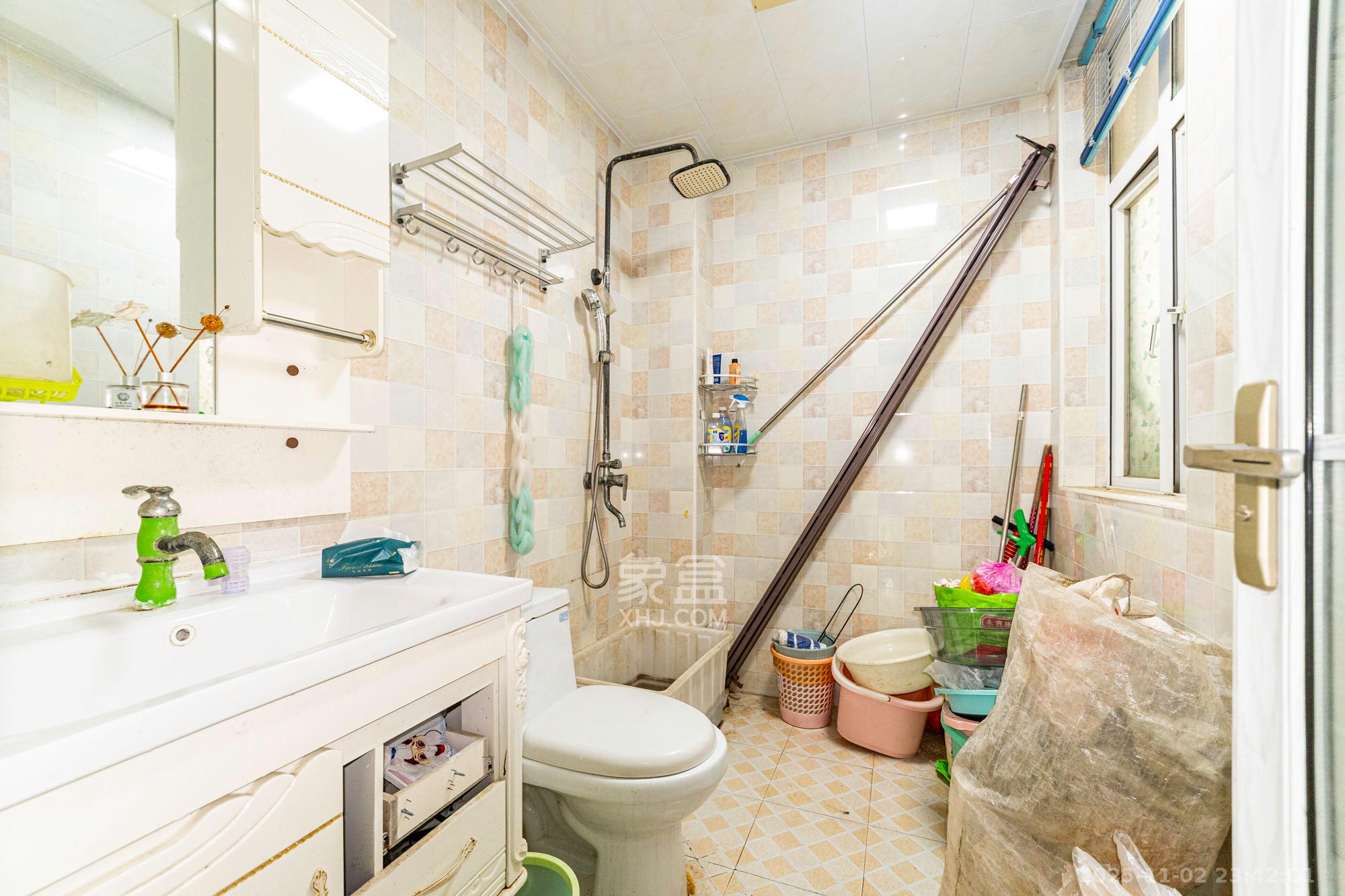 淞雅苑  4室2厅2卫    70.0万卫生间