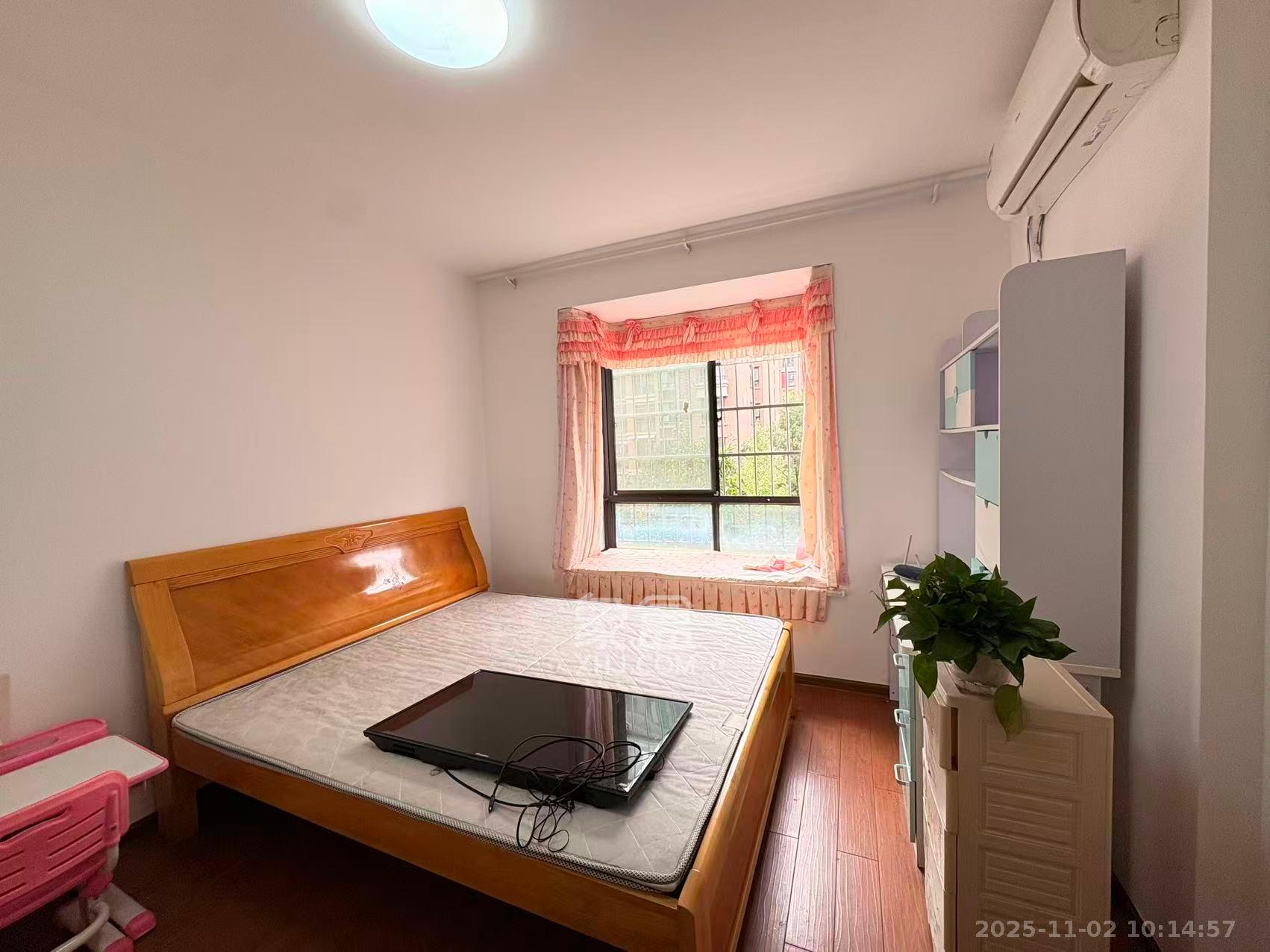 华润凤凰城一期  2室2厅1卫    1800.0元/月室内图