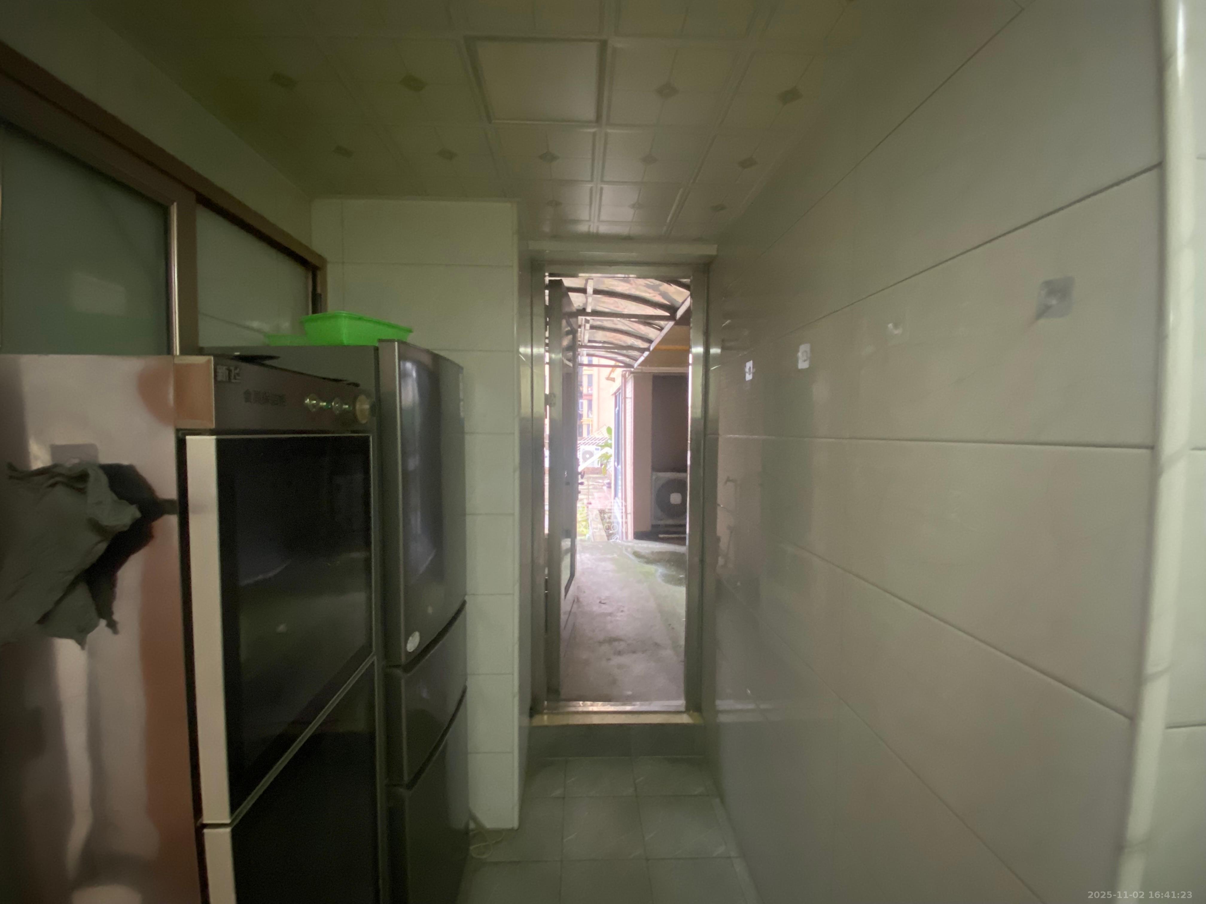 红星国际公馆  3室1厅2卫    2600.0元/月室内图