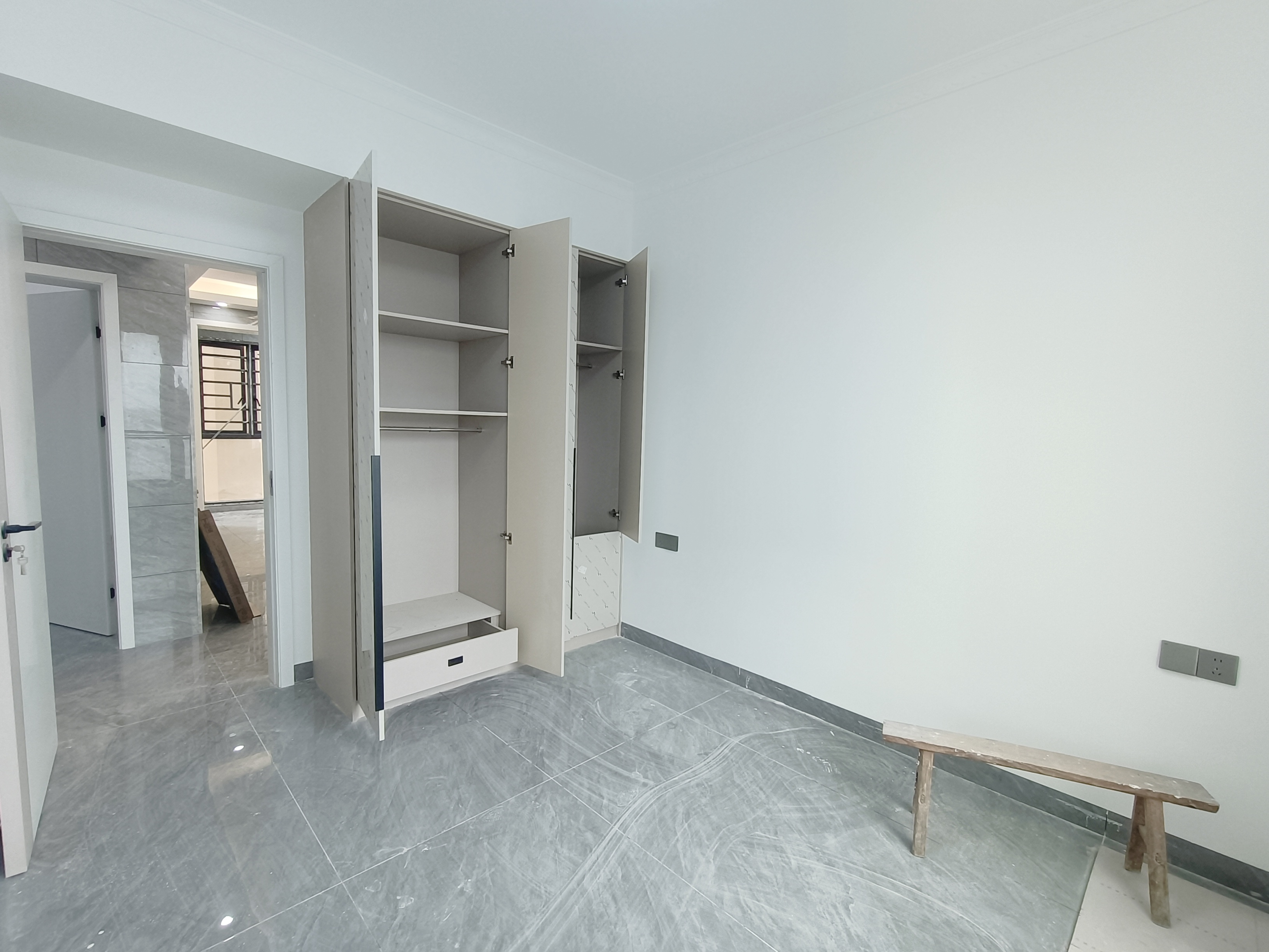 大汉资江城  4室2厅2卫    75.8万客厅