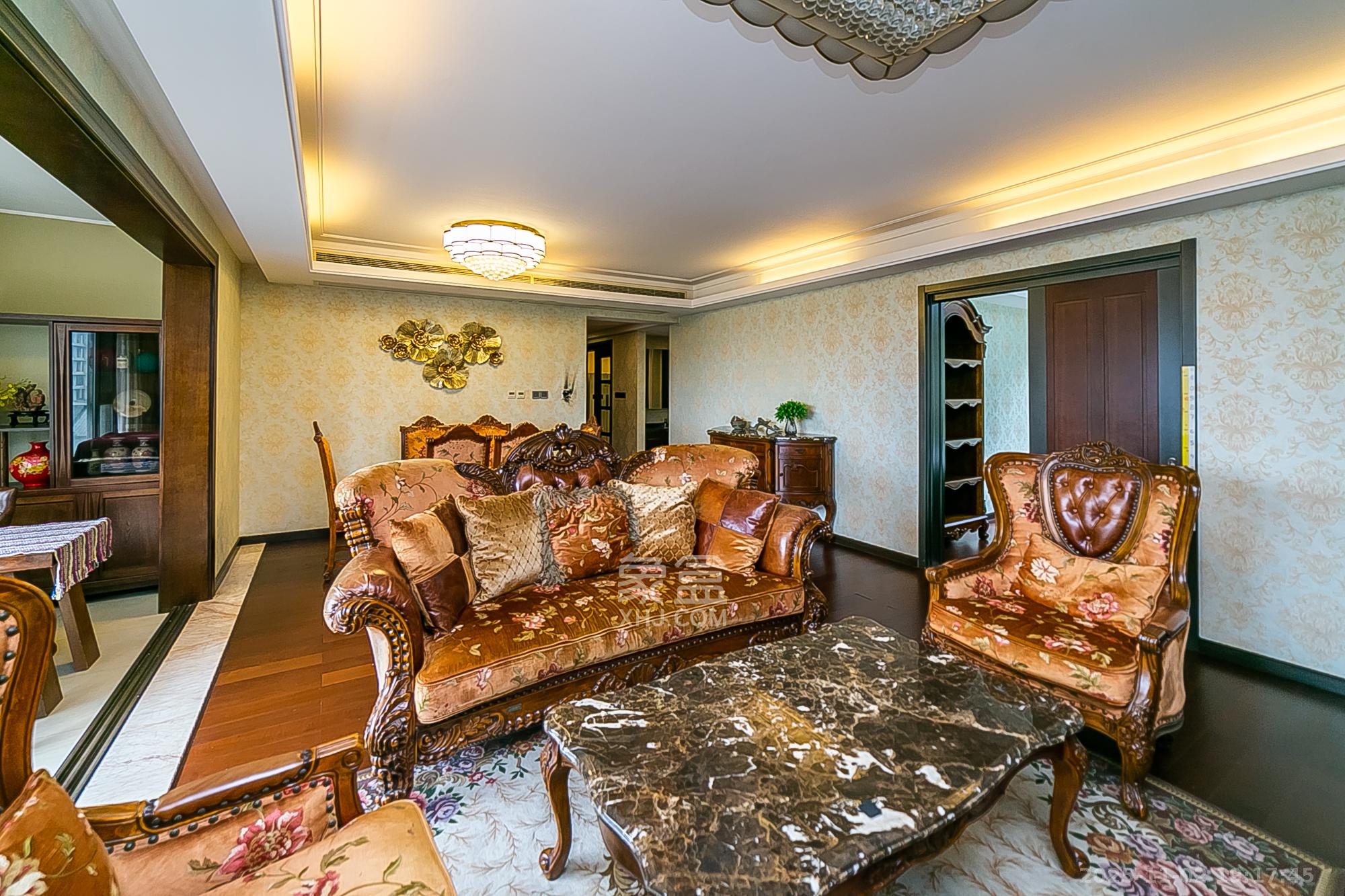 万科紫台  4室2厅2卫    280.0万客厅