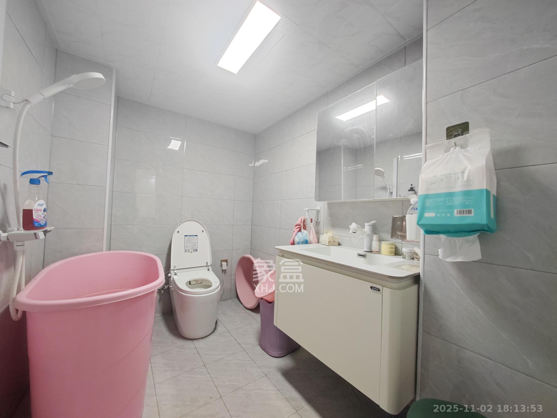 山水霖城(植物原著)  3室2厅2卫    130.0万 山水霖城(植物原著)  3室2厅2卫    130.0万卫生间