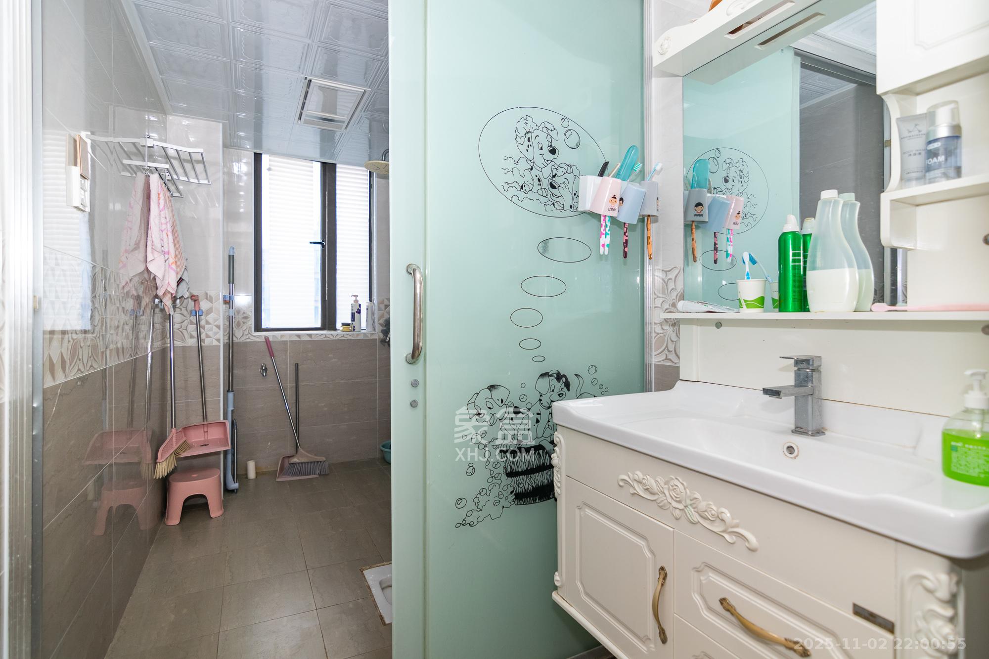 润和长郡(润和紫郡二三期) 5室2厅2卫 125.0万 润和长郡(润和紫郡二三期) 5室2厅2卫 125.0万卫生间